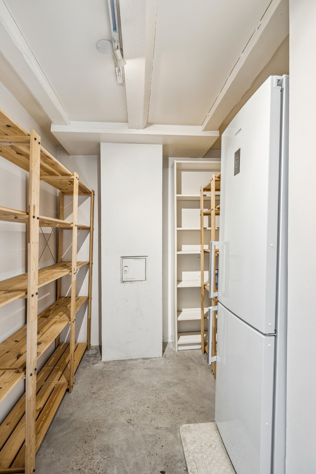 Bod i underetasje med kombiskap Galleribilde