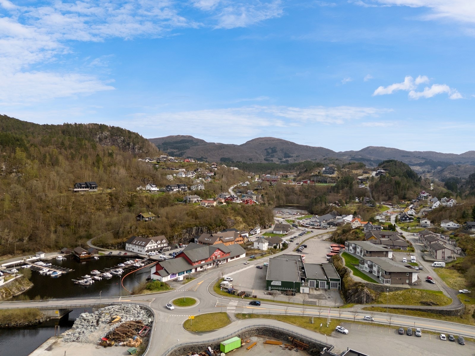 Ca 15 min kjøring til Indre Arna og togstasjon med Bergensforbindelse Galleribilde
