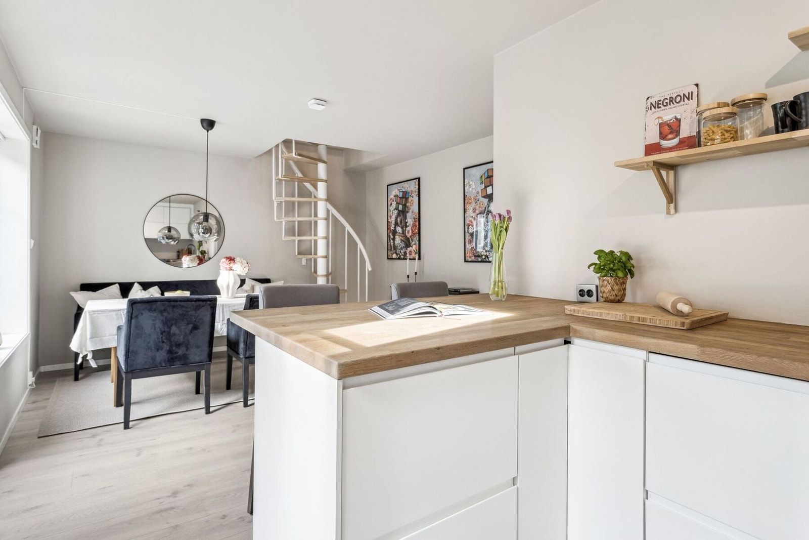 Kjøkkenet var nytt i 2015 og er godt vedlikeholdt. Galleribilde