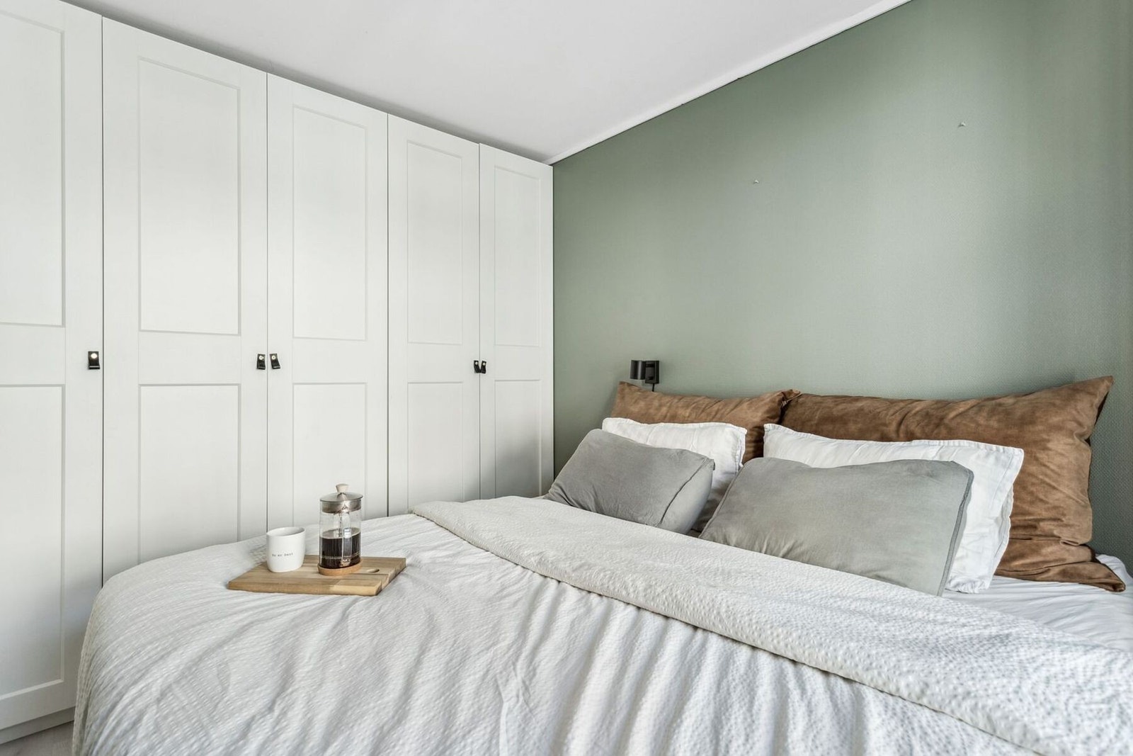 Hovedsoverom med god plass til garderobeskap. Galleribilde