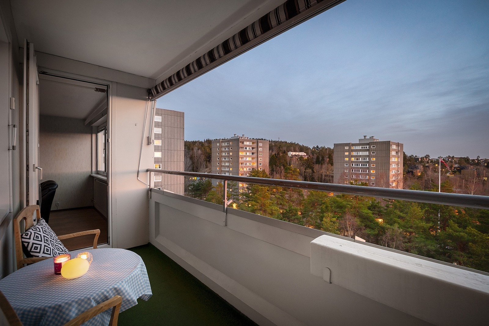 Her har man god plass til utemøbler Galleribilde