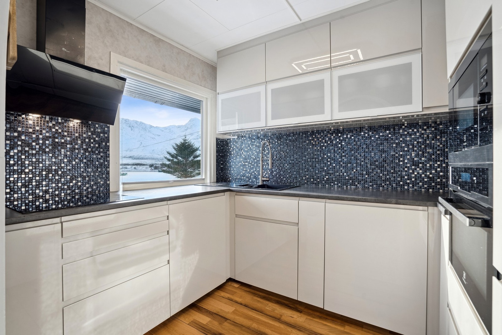 Godt med skap- og benkeplass Galleribilde