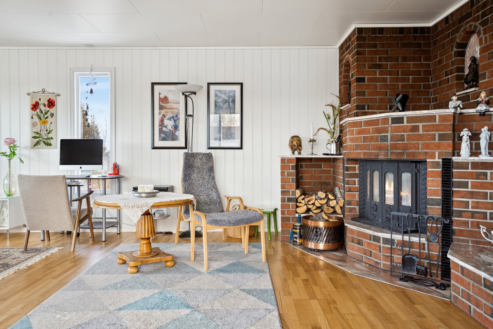 Stor vedovn i stue. Galleribilde