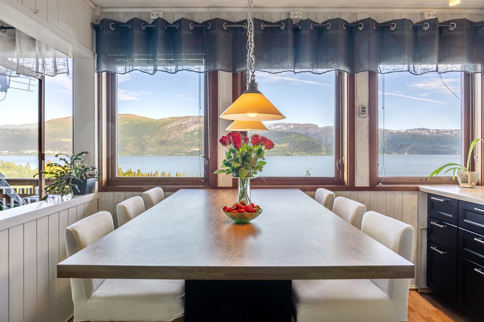 Se for deg å invitere til middag med denne utsikten Galleribilde