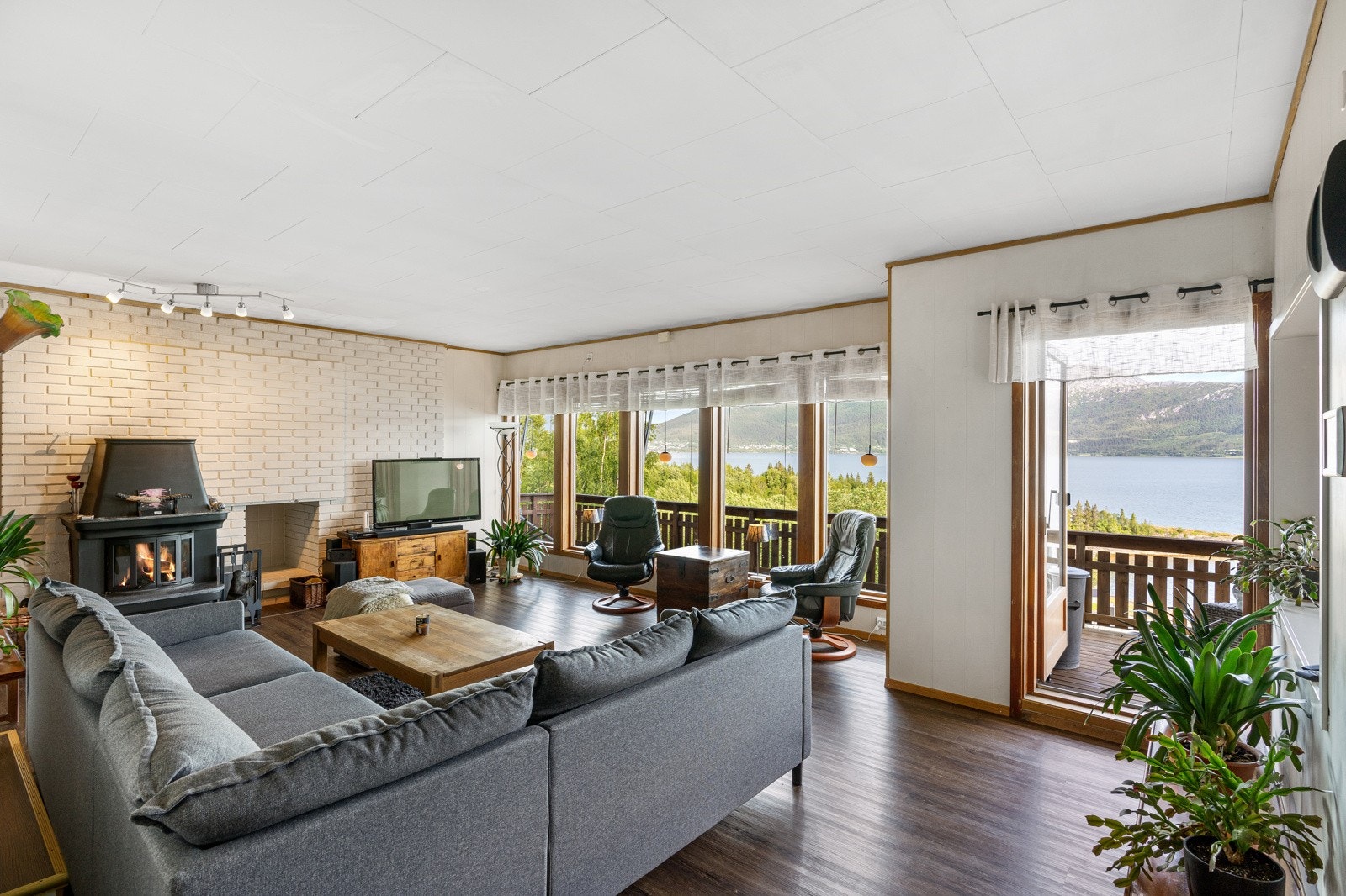 Stuen har utgang til terrassen Galleribilde