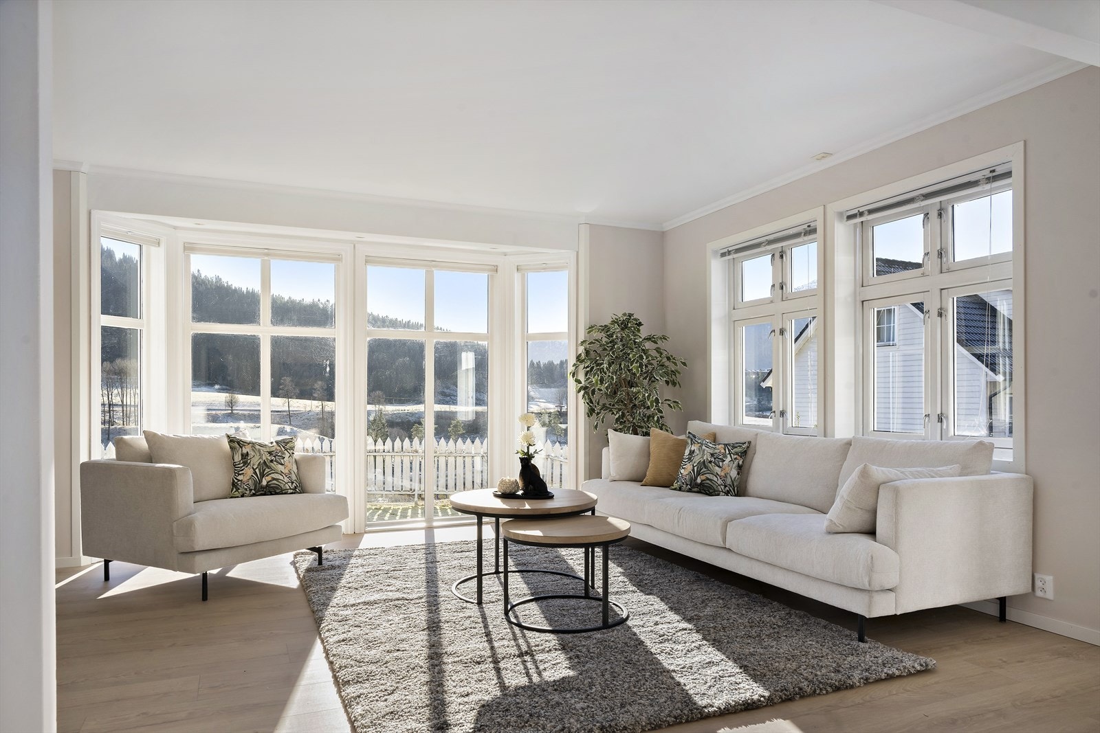 Det er spottar i karnappvindauga Galleribilde