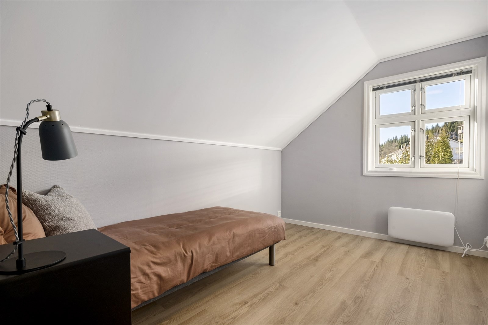 Eit av to soverom i loftsetasjen Galleribilde