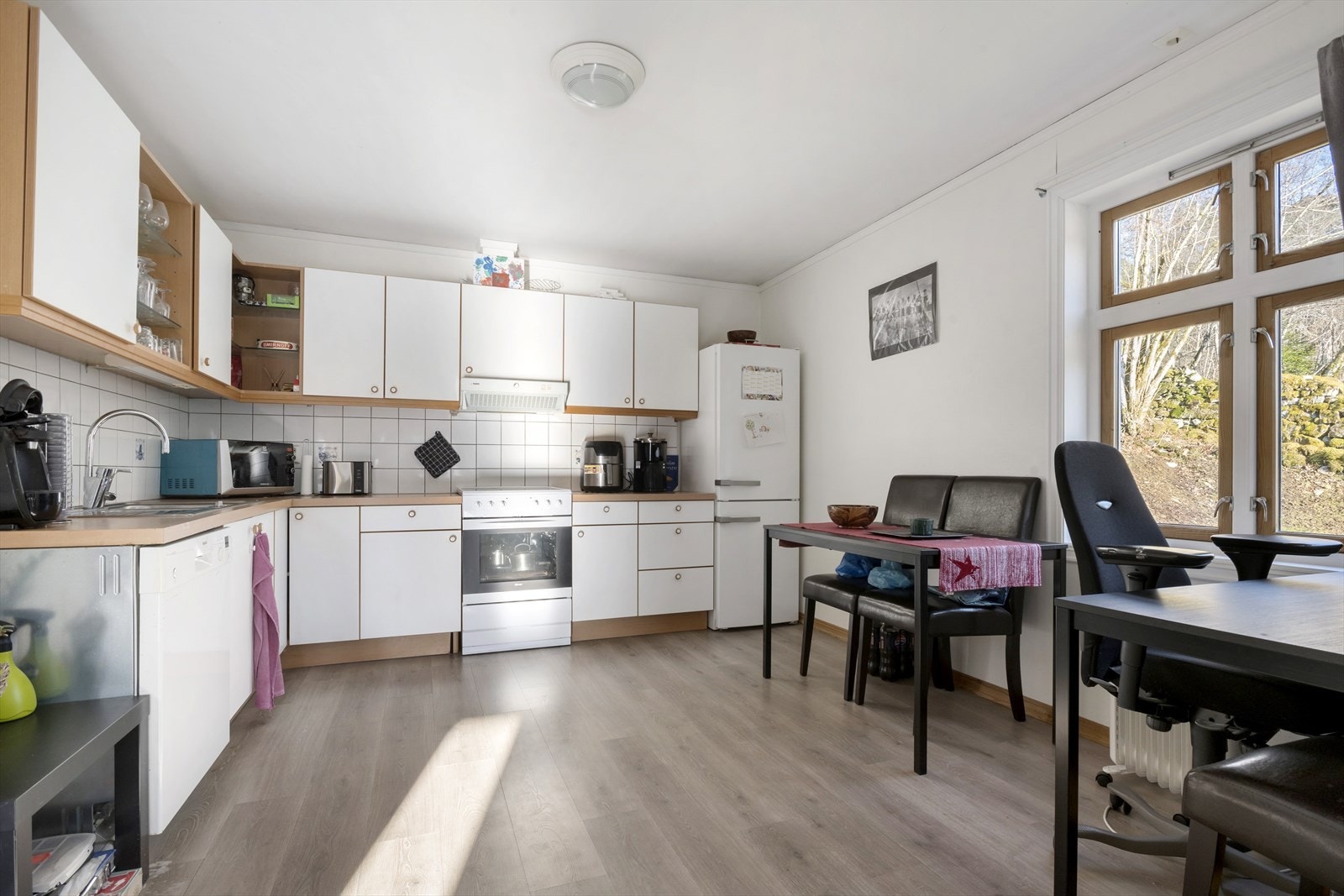 Leilegheita er p.t. leigd ut for kr. 8.000,- inkl straum Galleribilde