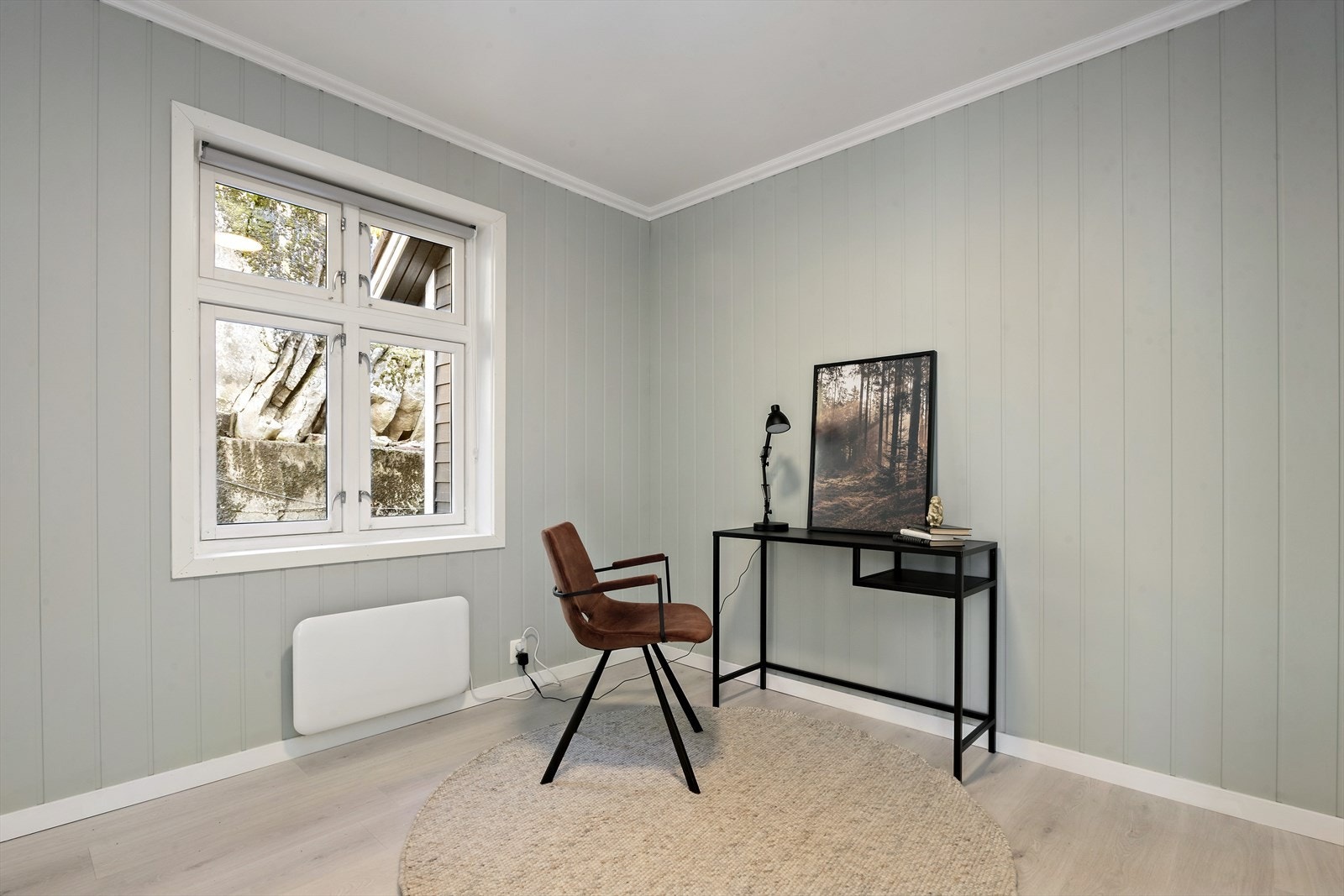 Begge soverom er overflatemodernisert og ligg norvendt, slik at ein har meir behagelege temperaturar sommarhalvåret Galleribilde