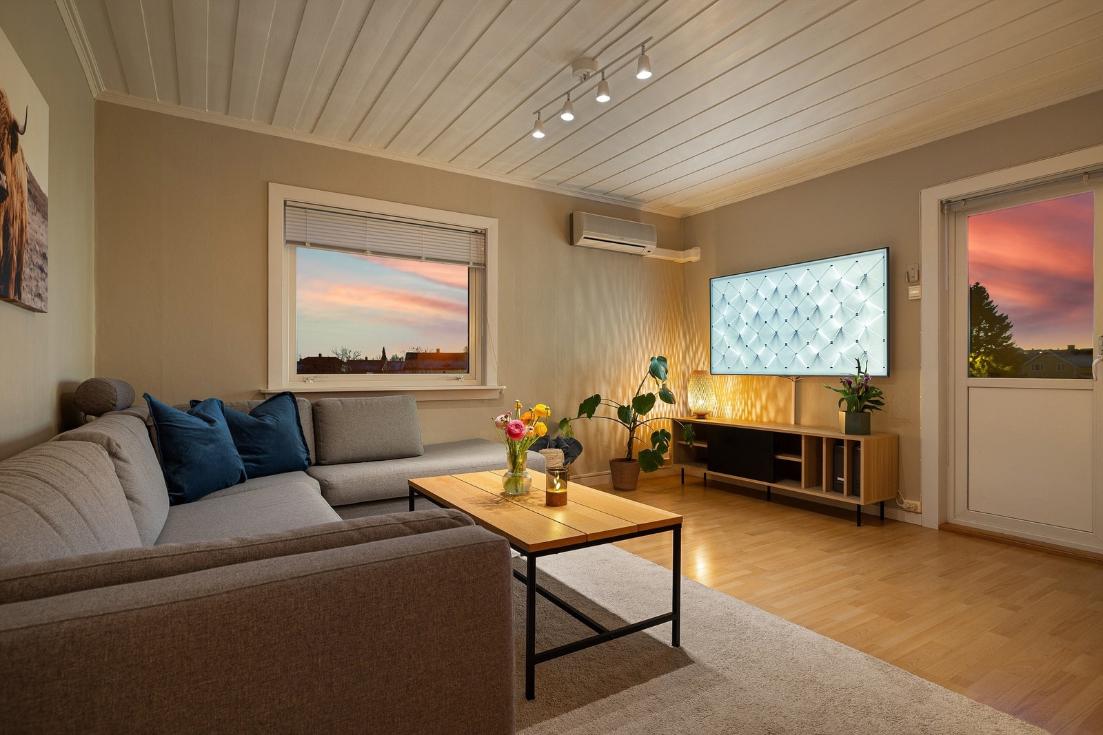 Med åpent landskap på tre av byggets fire sider, er innsyn til leiligheten knapt et tema. Galleribilde