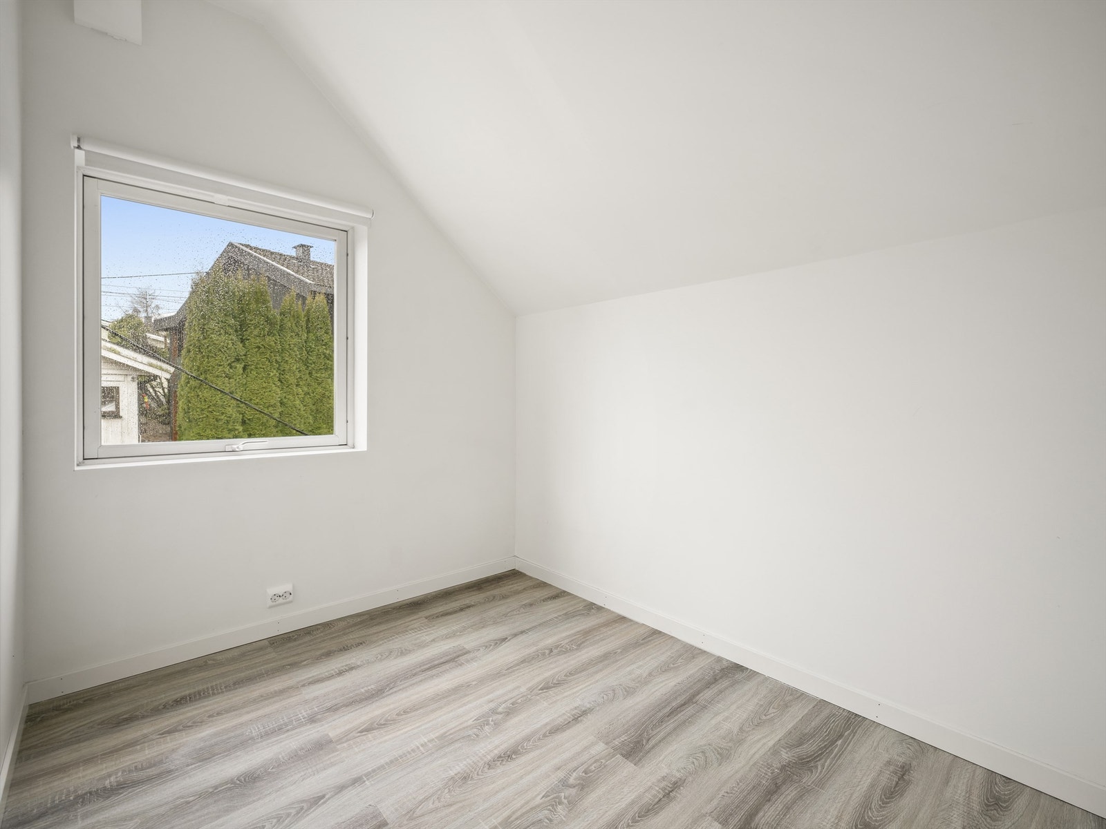 Kneveggenes høyde legger til rette for god utnyttelse av soverommenes gulvflate. Galleribilde