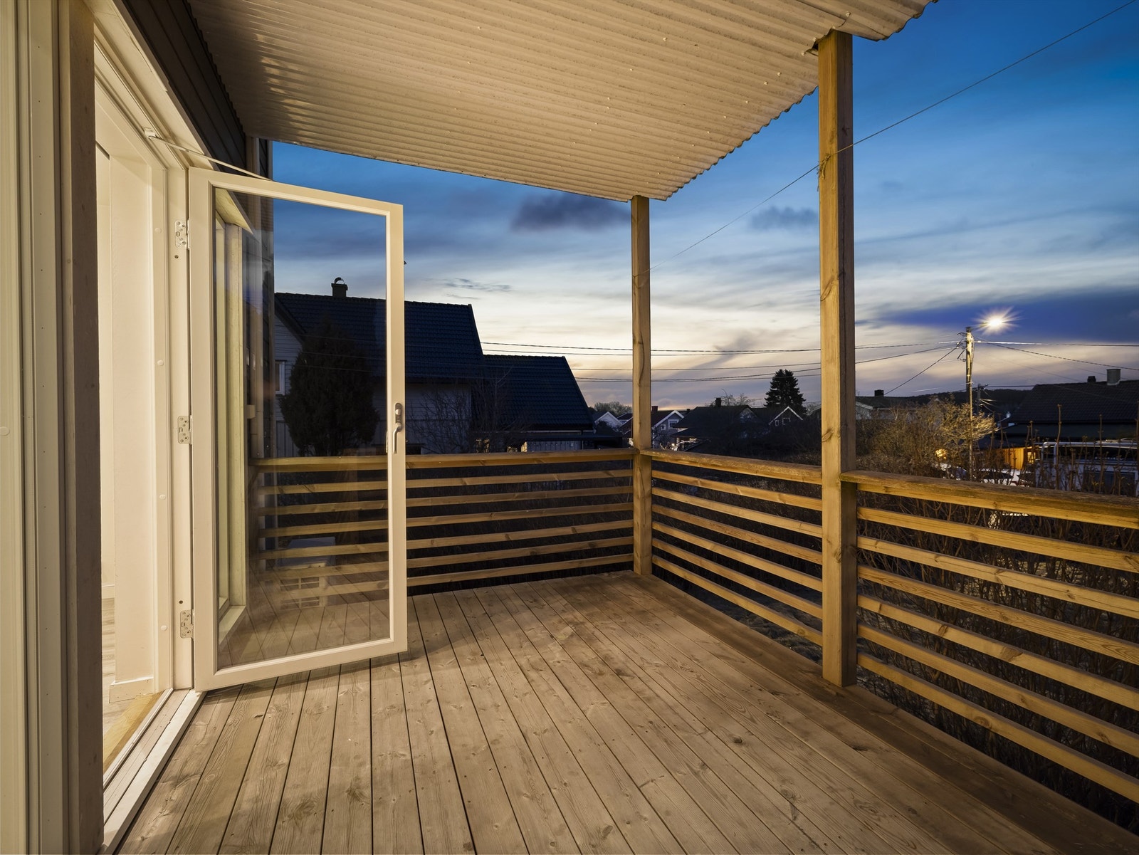 På balkongen og terrassen er det sommerstid sol morgen/formiddag. Galleribilde