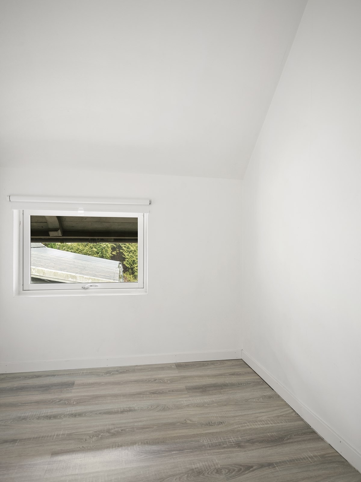 Disponibelt rom i begge tomannsboligens enheter representerer gode lagringsmuligheter. Galleribilde