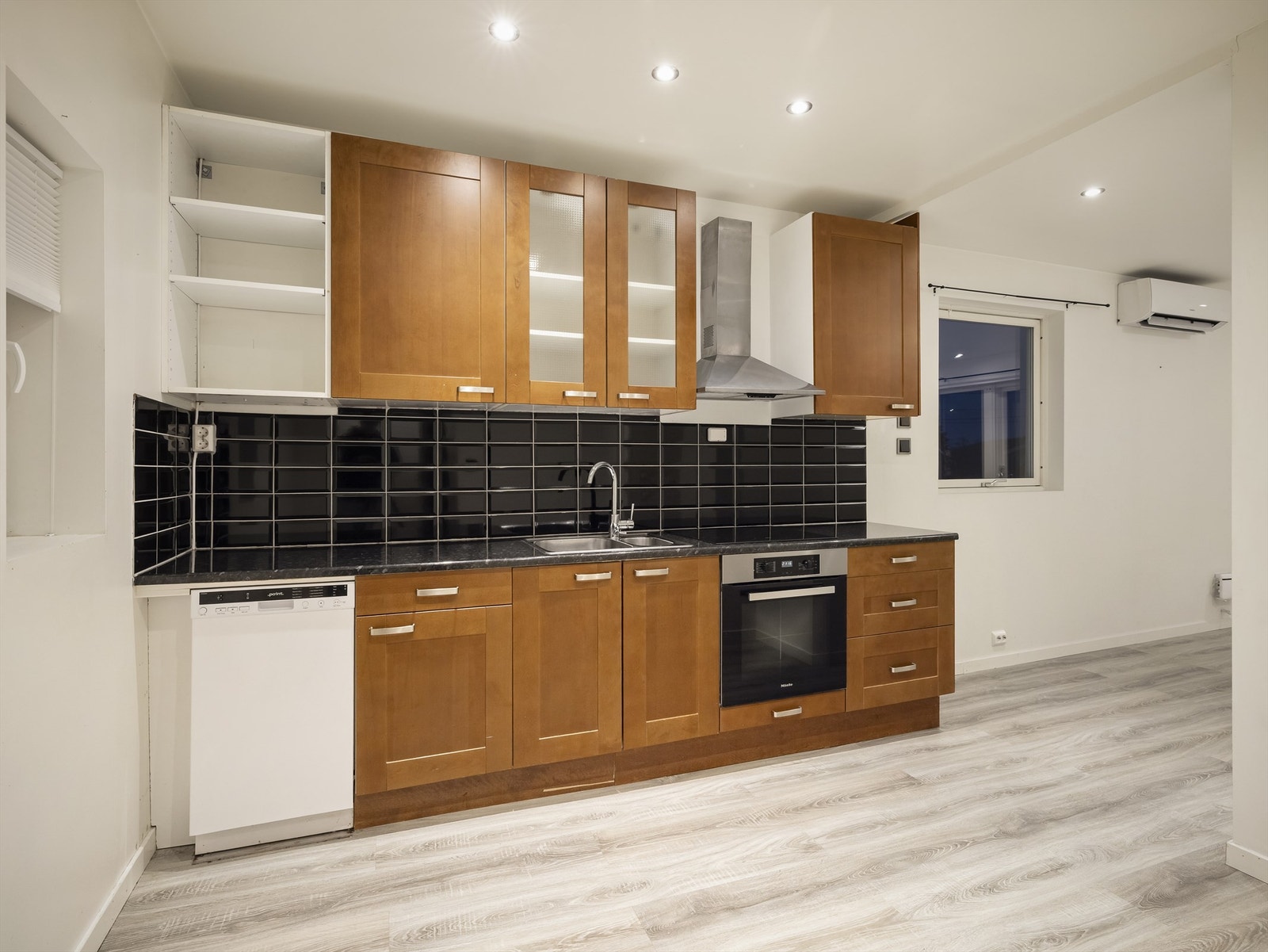 Alle kjøkkenets hvitevarer medfølger. Galleribilde