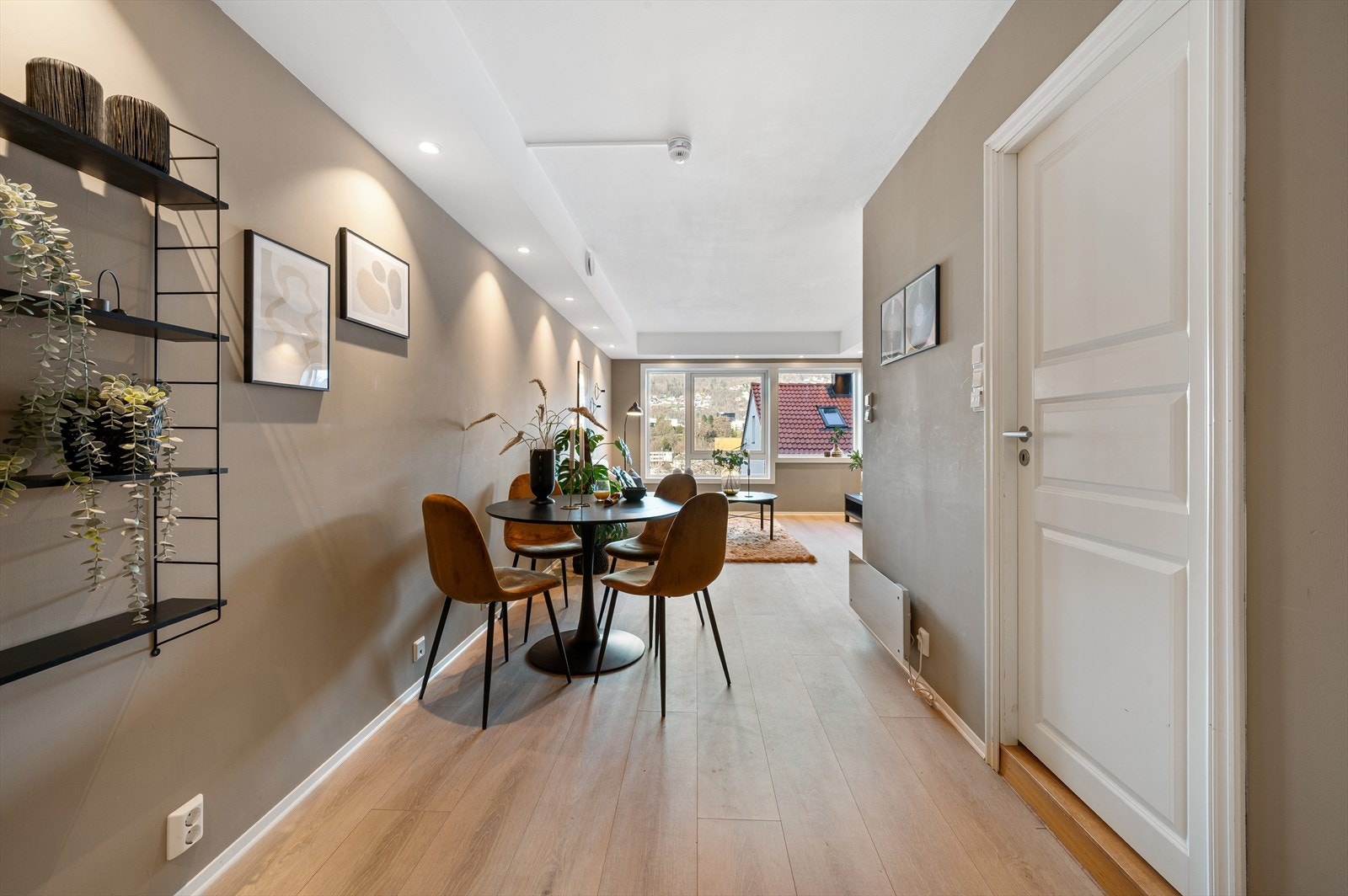 - Leiligheten har balansert ventilasjon som sørger for bedre luftkvalitet, inneklima og energieffektivitet - Galleribilde