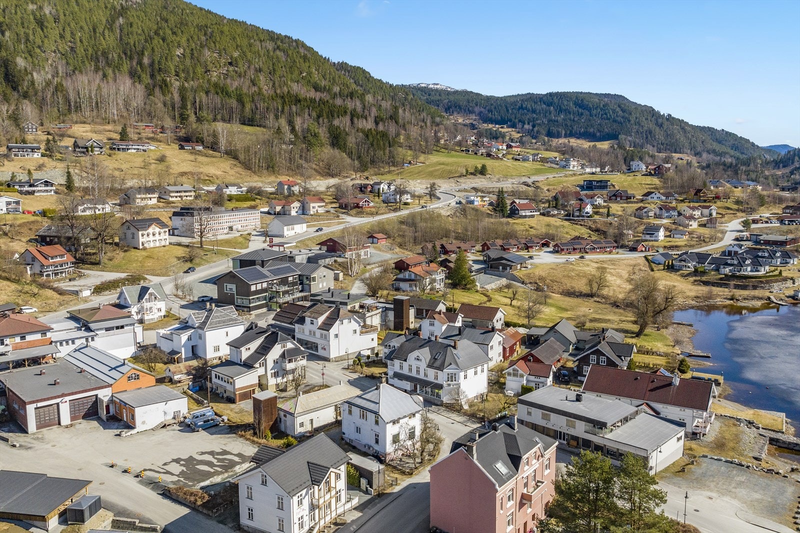 Ønsker du visning? Ta kontakt med eiendomsmegler Guro Hana, på tlf. 9425 4652 for nærmere avtale. Galleribilde