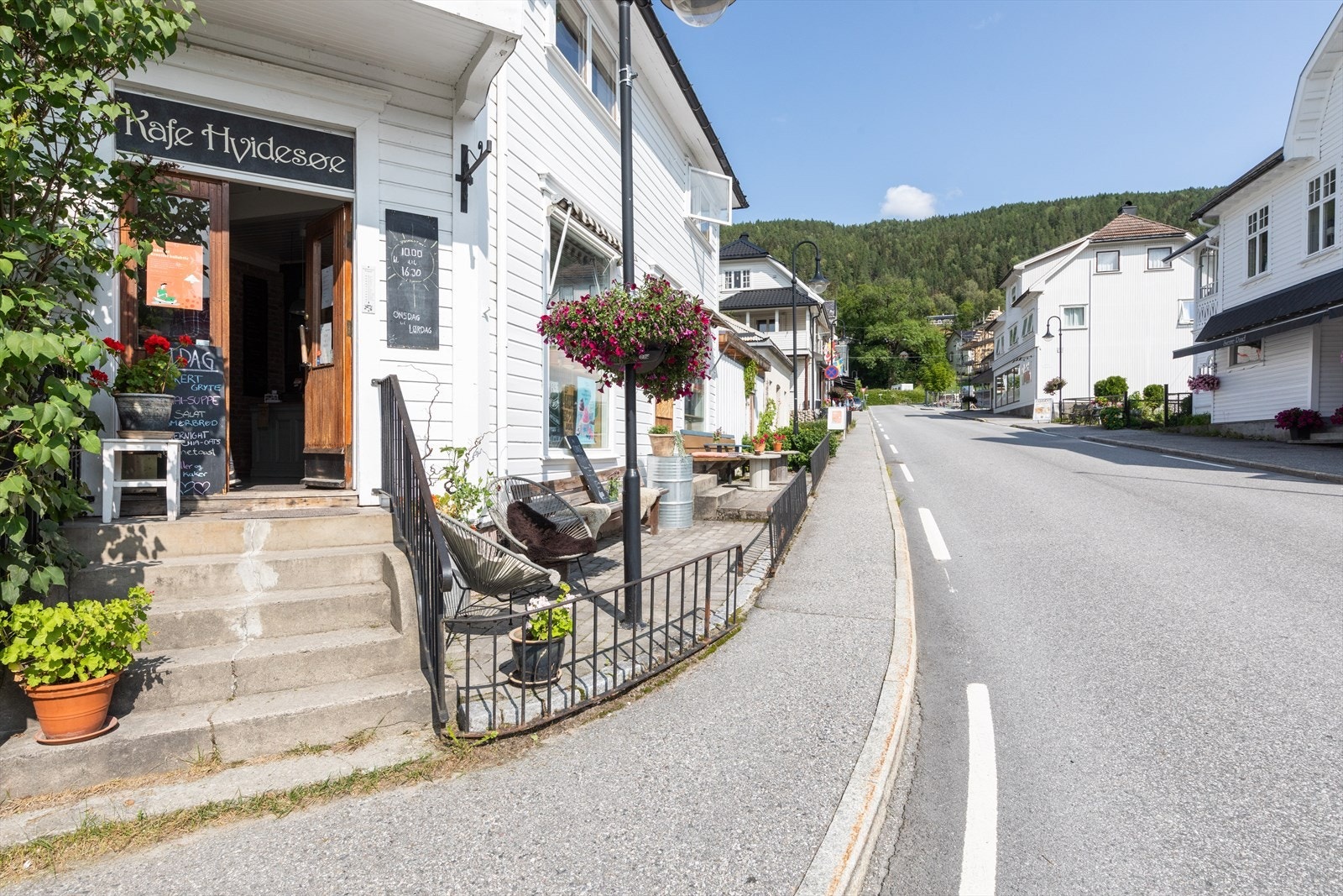 Perfekt plassering for uteservering, med etablerte soner og vakker gateprofilering som fanger oppmerksomheten Galleribilde