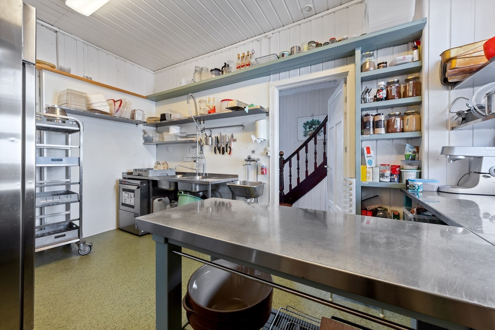 Et kjøkken med kapasitet for store ambisjoner, enten du drømmer om catering, lokalmat eller matkurs. Galleribilde