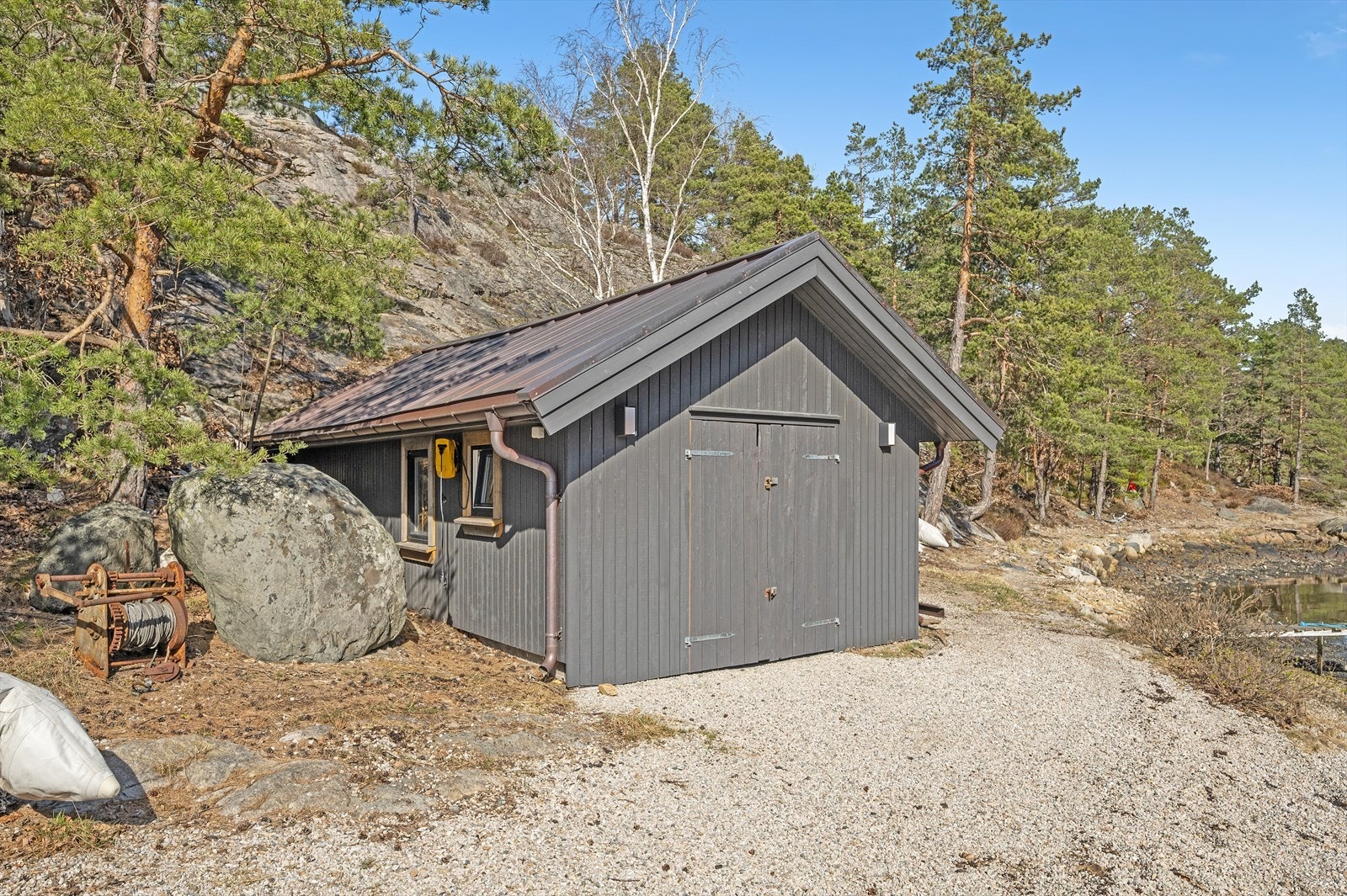 Båthus båndtekket i kobber. Galleribilde