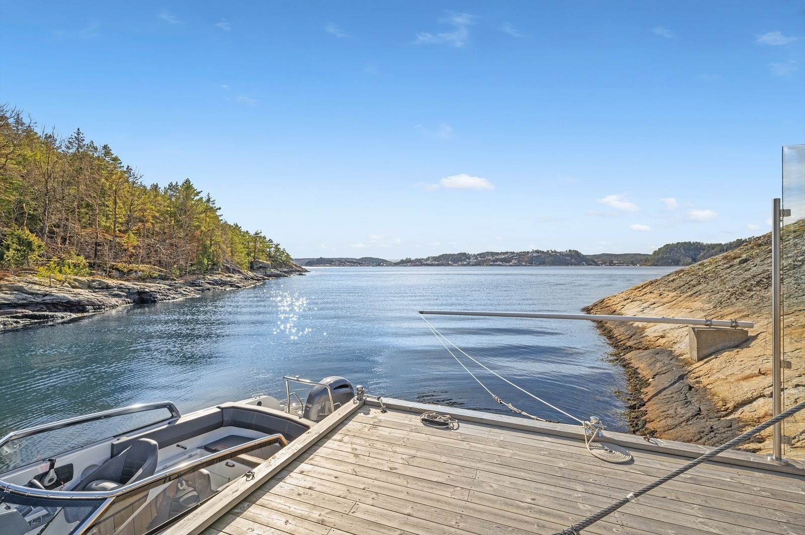 Privat brygge med enkel adkomst. Galleribilde