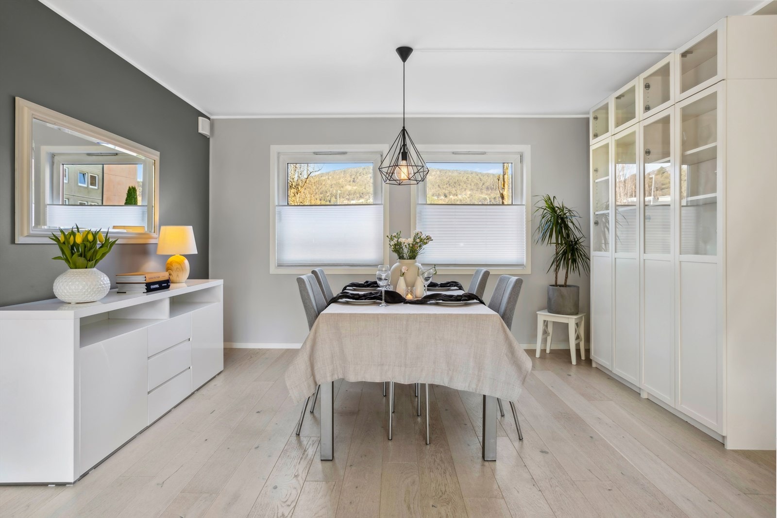 Her kan det settes opp vegg for ekstra soverom, ventilasjonskanal er lagt fram for dette. Galleribilde