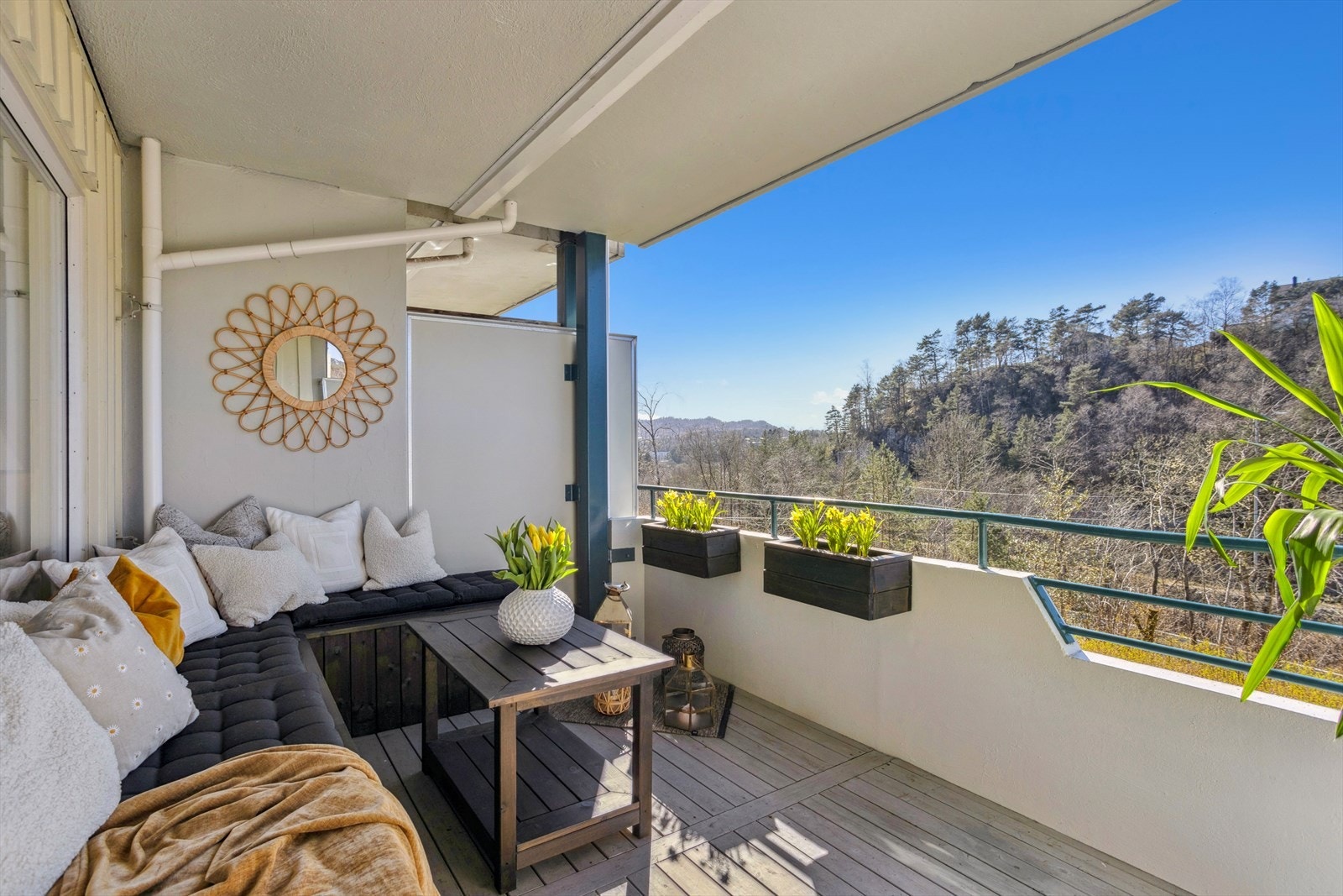 Vestvendt altan på ca 10 m² Galleribilde