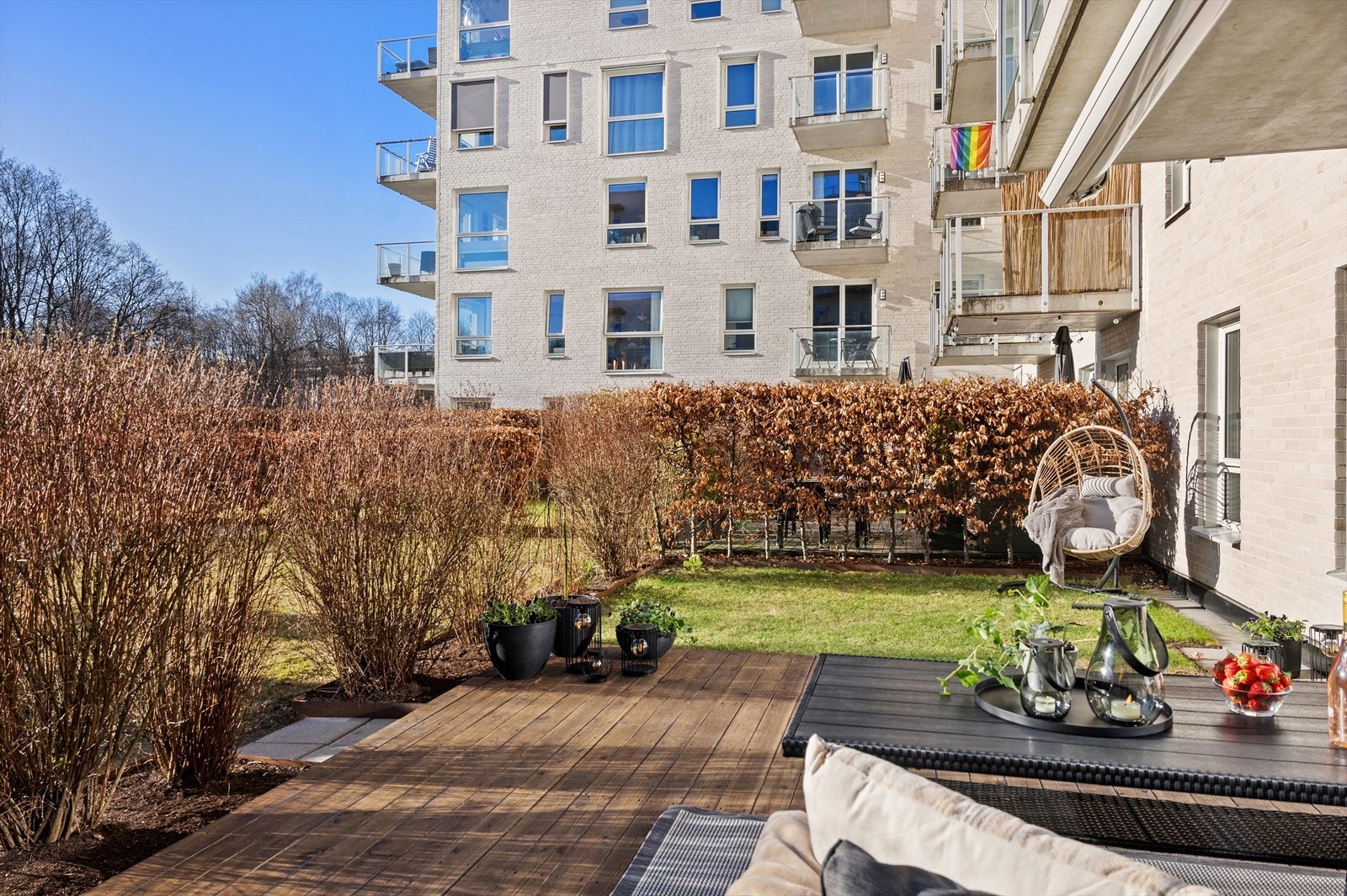 Direkte adkomst til hagen gjør uteområdet ekstra praktisk for barnefamilier. Galleribilde