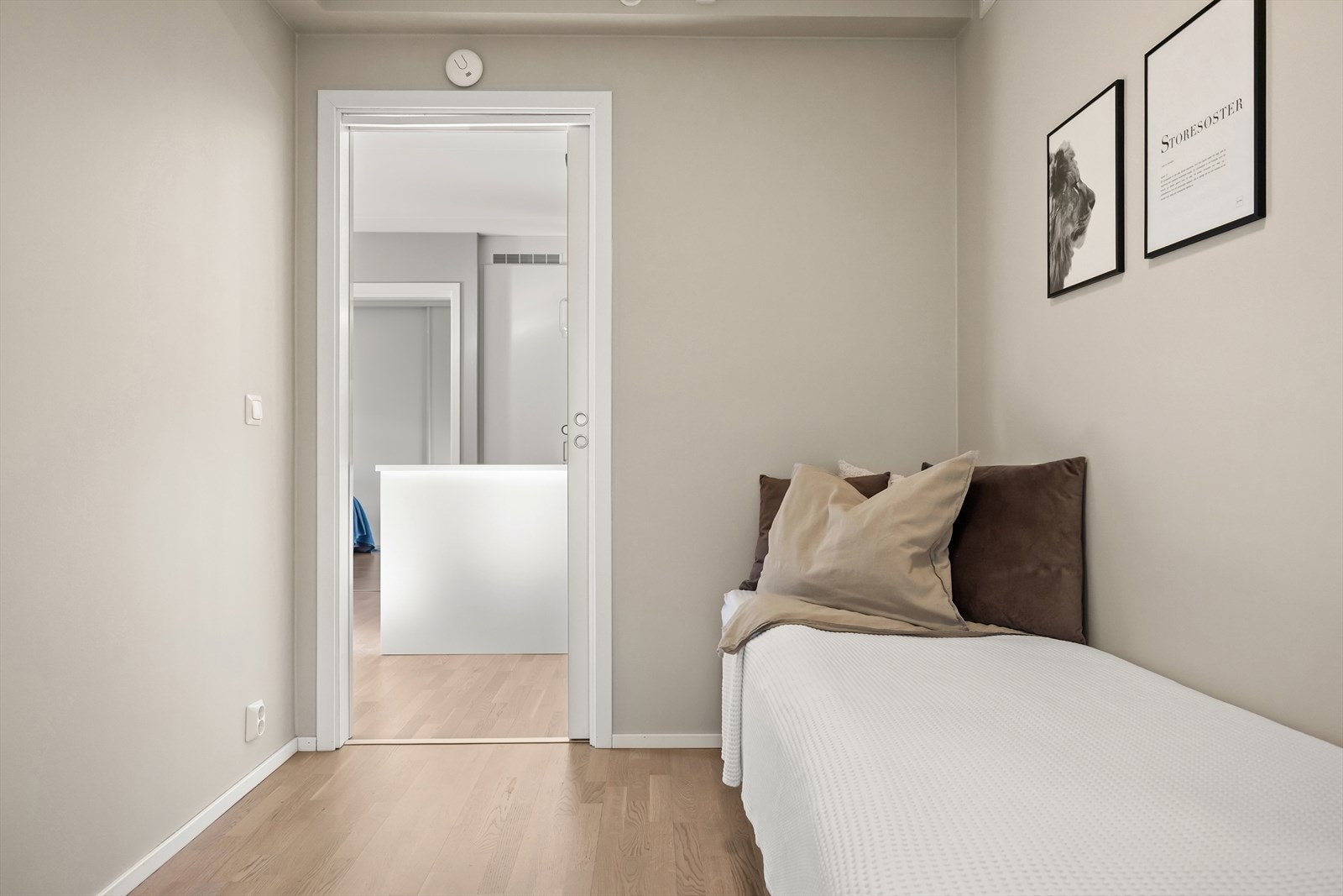 Her får du også plass til både garderobeskap, kommode og ekstra oppbevaring. Galleribilde