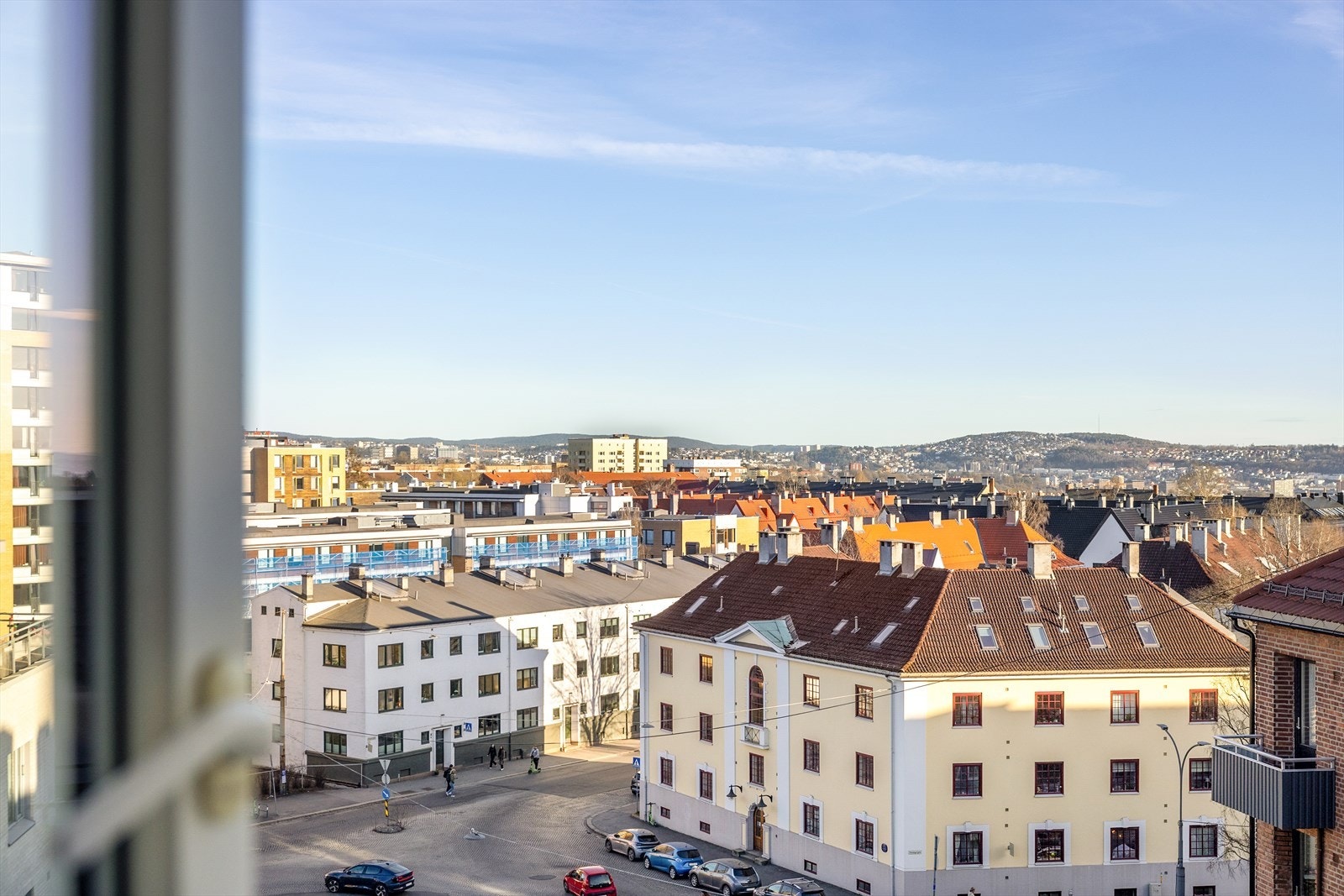 Leiligheten ligger i 7. etasje og byr på en fantastisk, vidstrakt utsikt. Galleribilde