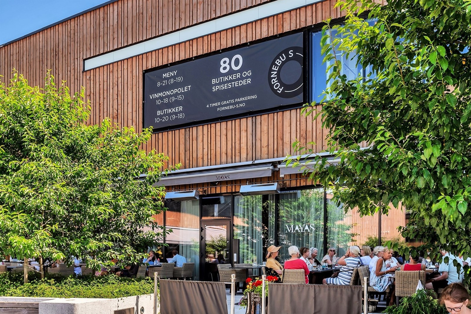 Attraktive Fornebu S ligger i behagelig gåavstand fra leiligheten og har et rikt utvalg av butikker Galleribilde