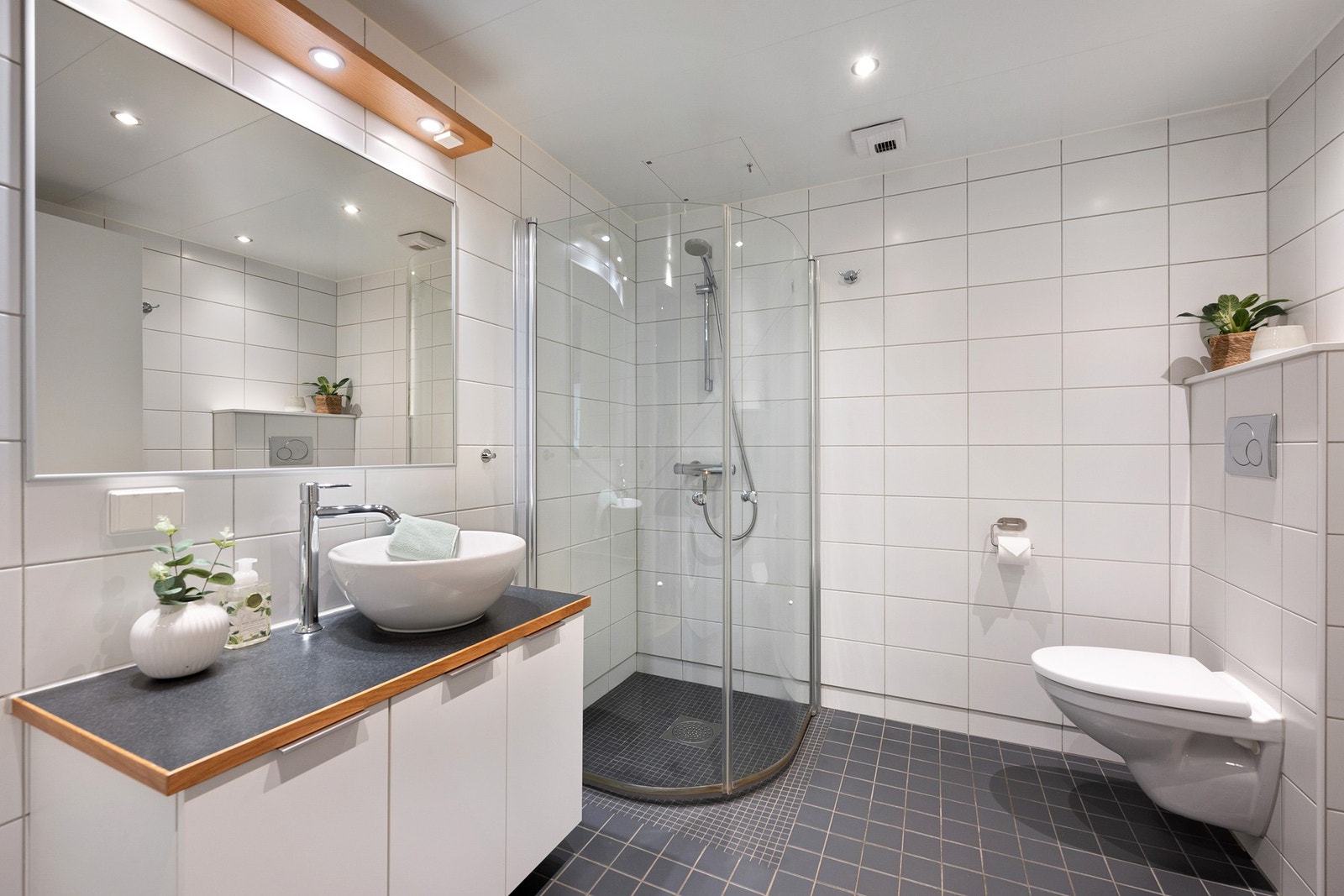 Badet har elektrisk gulvvarme Galleribilde