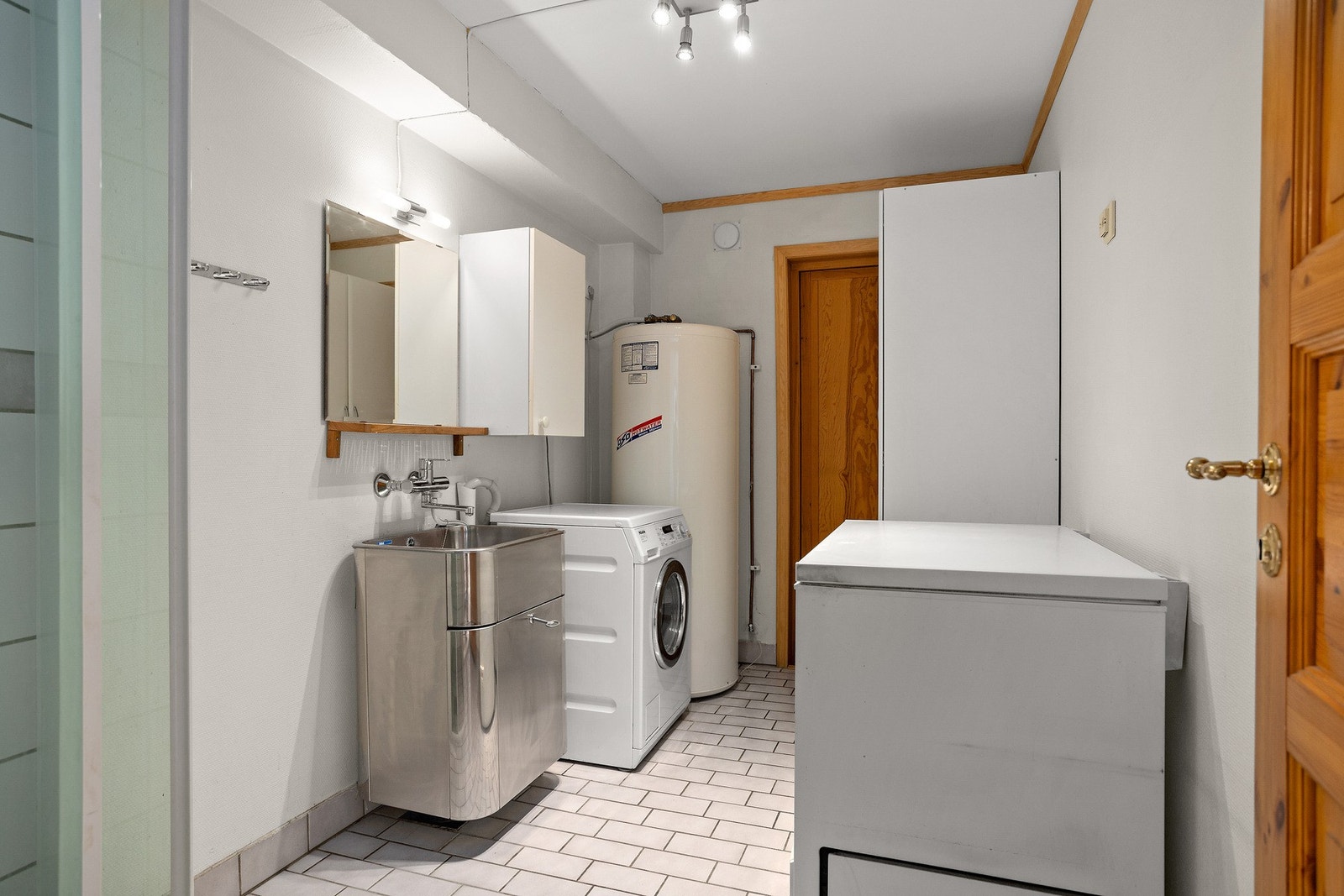 Boligen disponerer et praktisk vaskerom. . Galleribilde