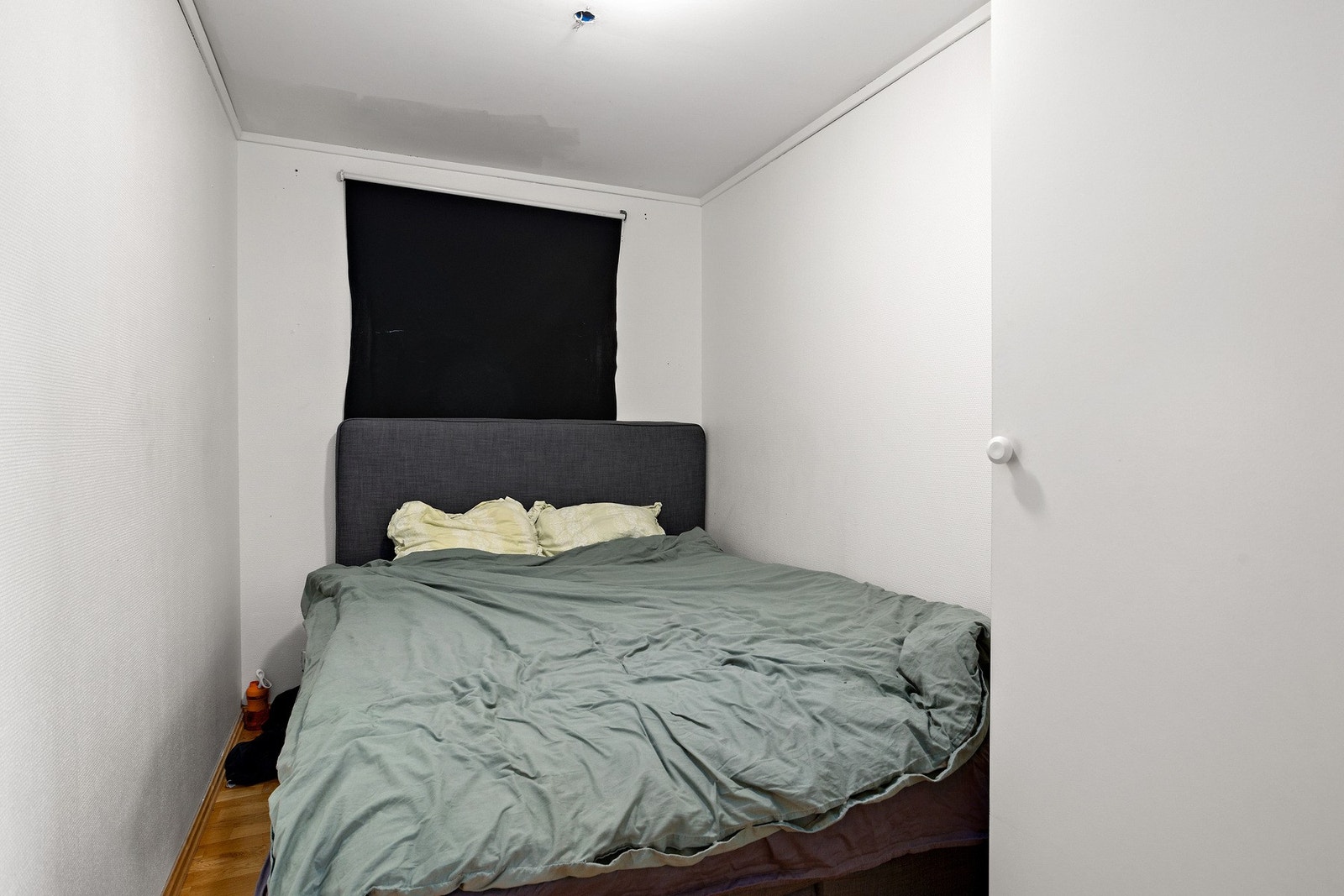 Rommet i kjelleren brukt som soerom. Rommet er ikke godkjent for varig opphold. Galleribilde