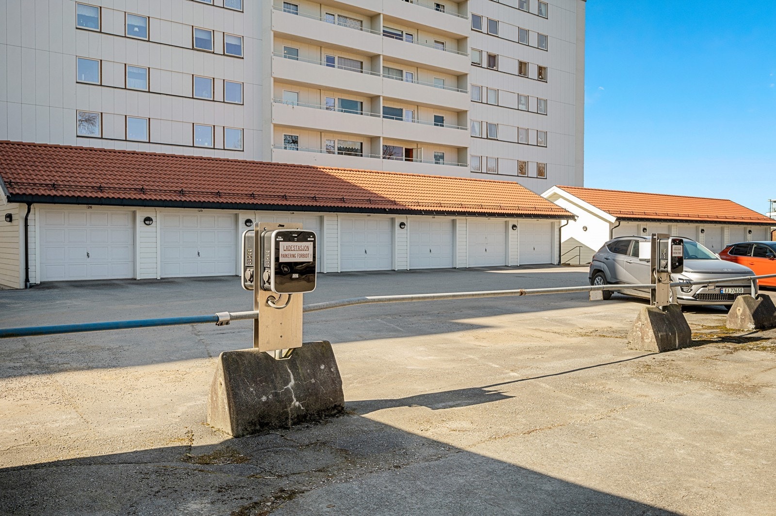 Lademuligheter i borettslaget Galleribilde