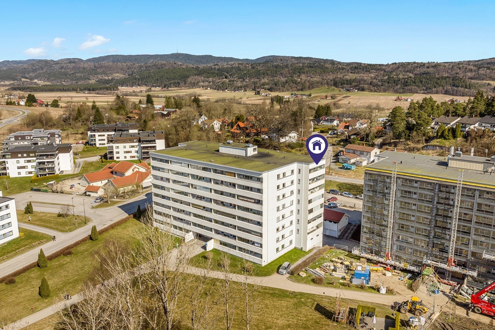 Sørmegleren presenterer Buervegen 9 - Lekker og meget romslig leilighet i toppetasjen Galleribilde