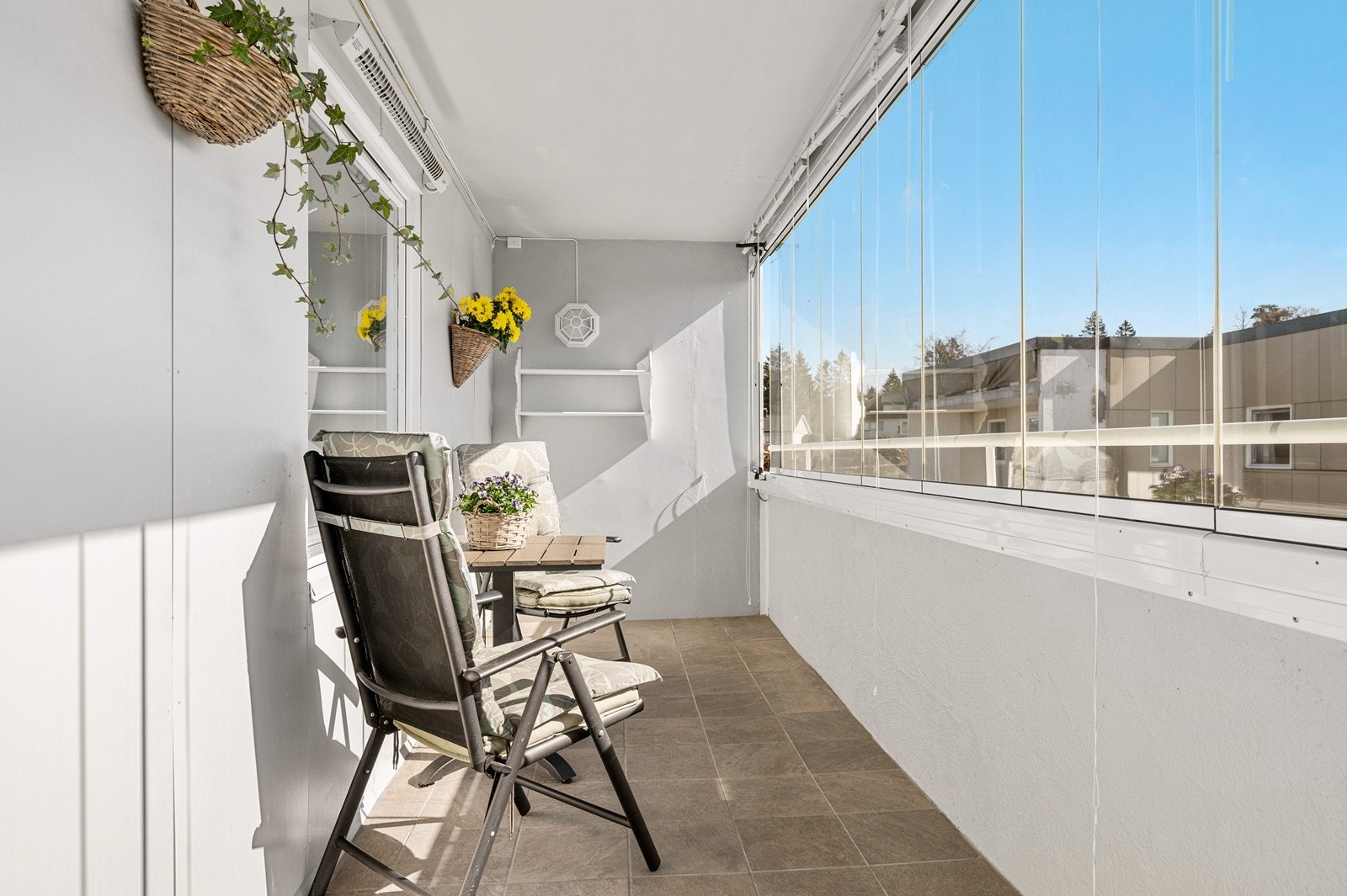 Lun og koselig uteplass Galleribilde