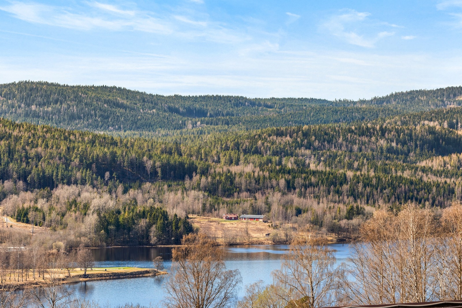Utsikt over Bærumsmarka og Sørkedalen. Galleribilde