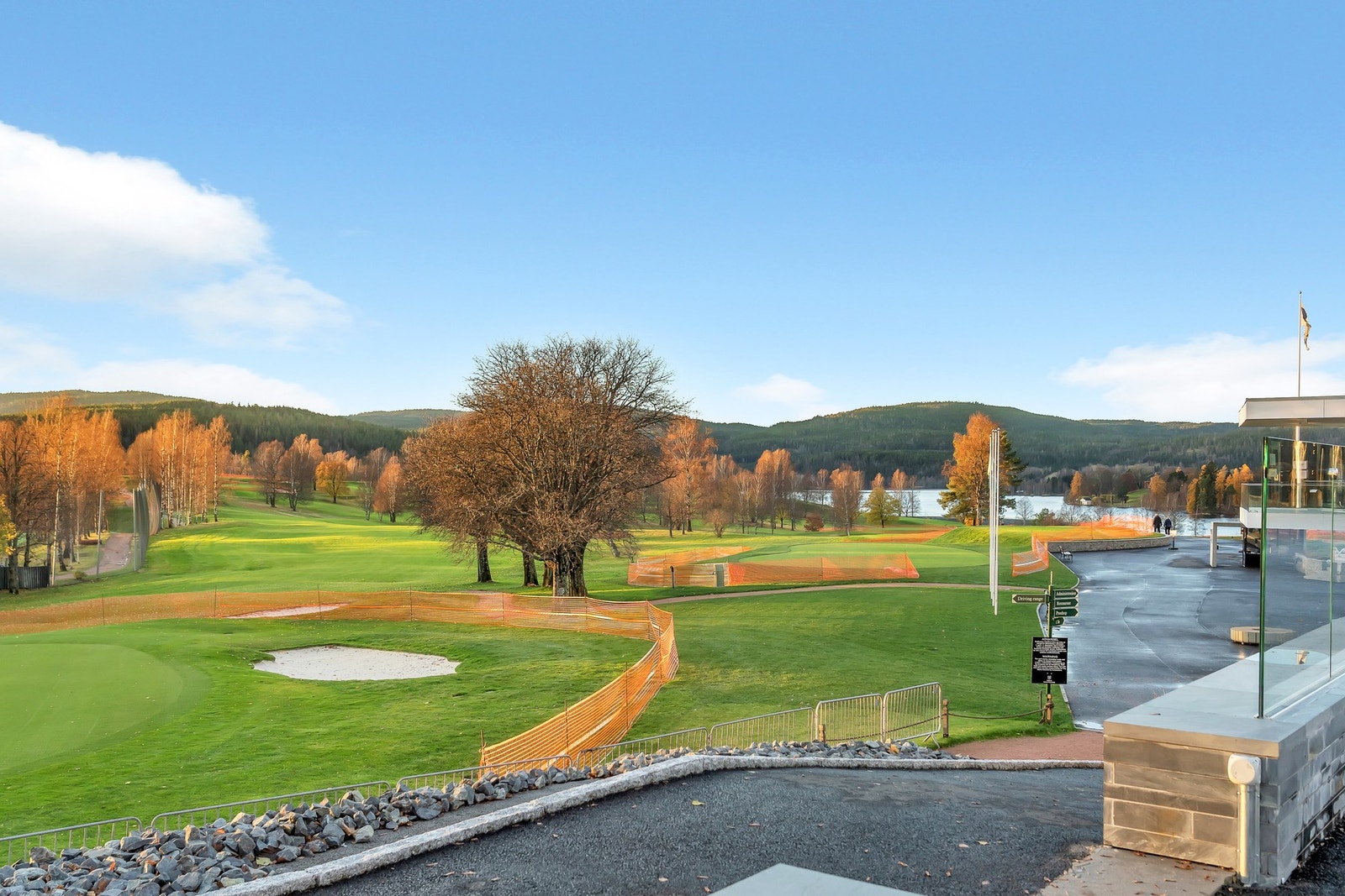 Kort vei til flott natur. Golfbanen på Bogstad er rett i nærheten. Galleribilde