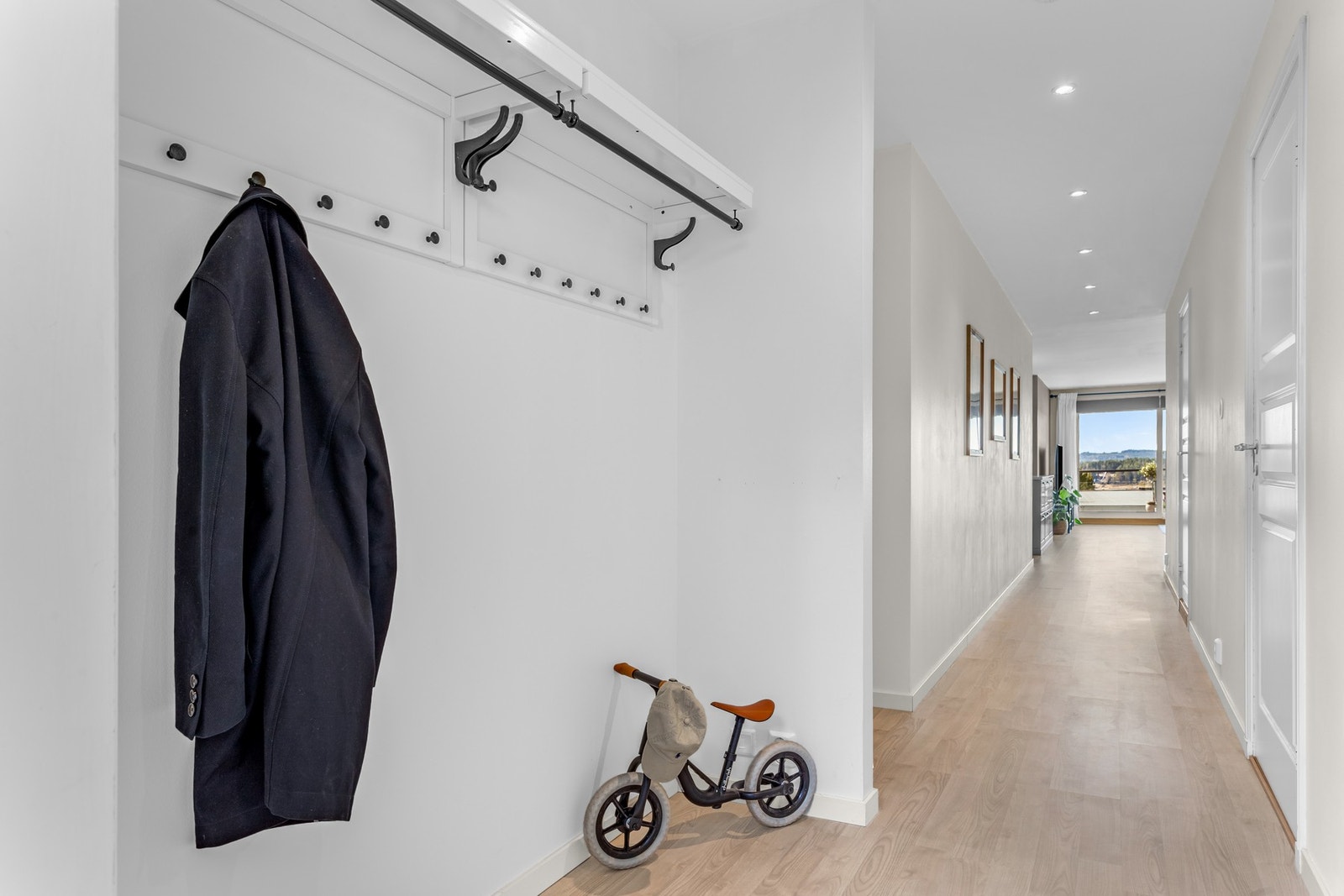 Entré/gang. Galleribilde