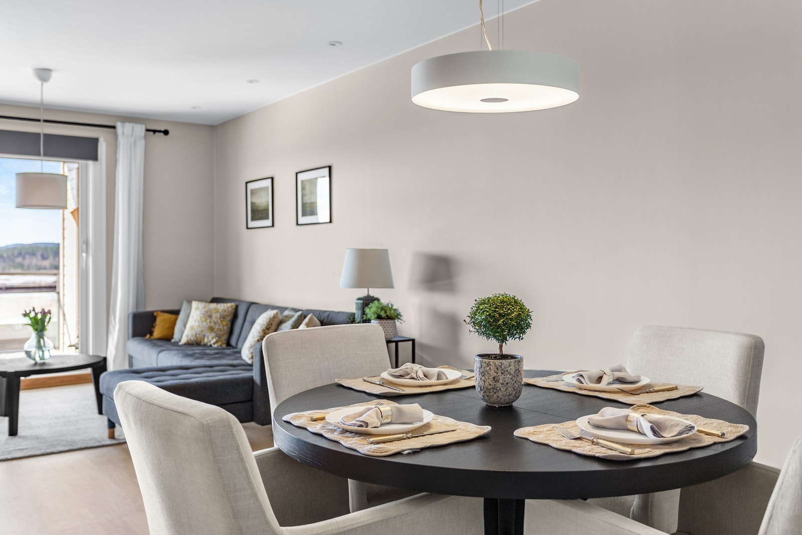 God plass til spisebord innredning. Galleribilde