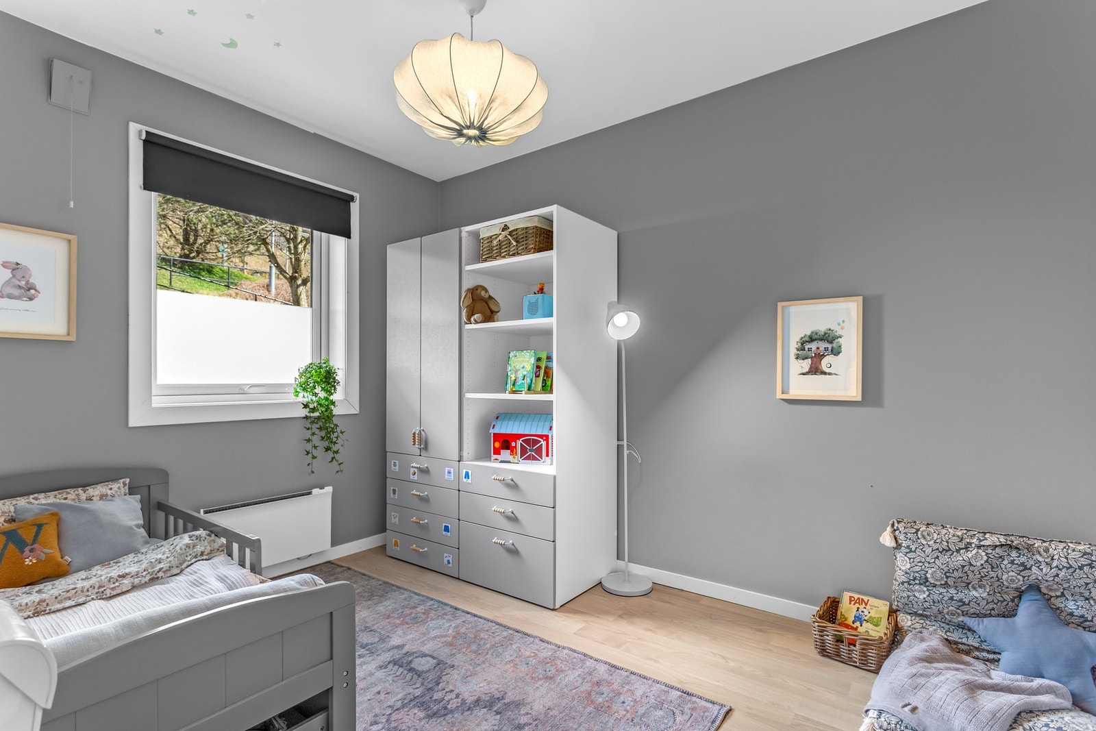 Soverom 2 med adkomst fra entré/gang. Galleribilde