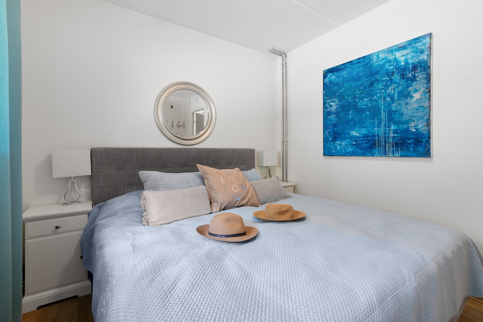Hovedsoverommet har god plass til dobbeltseng. Galleribilde