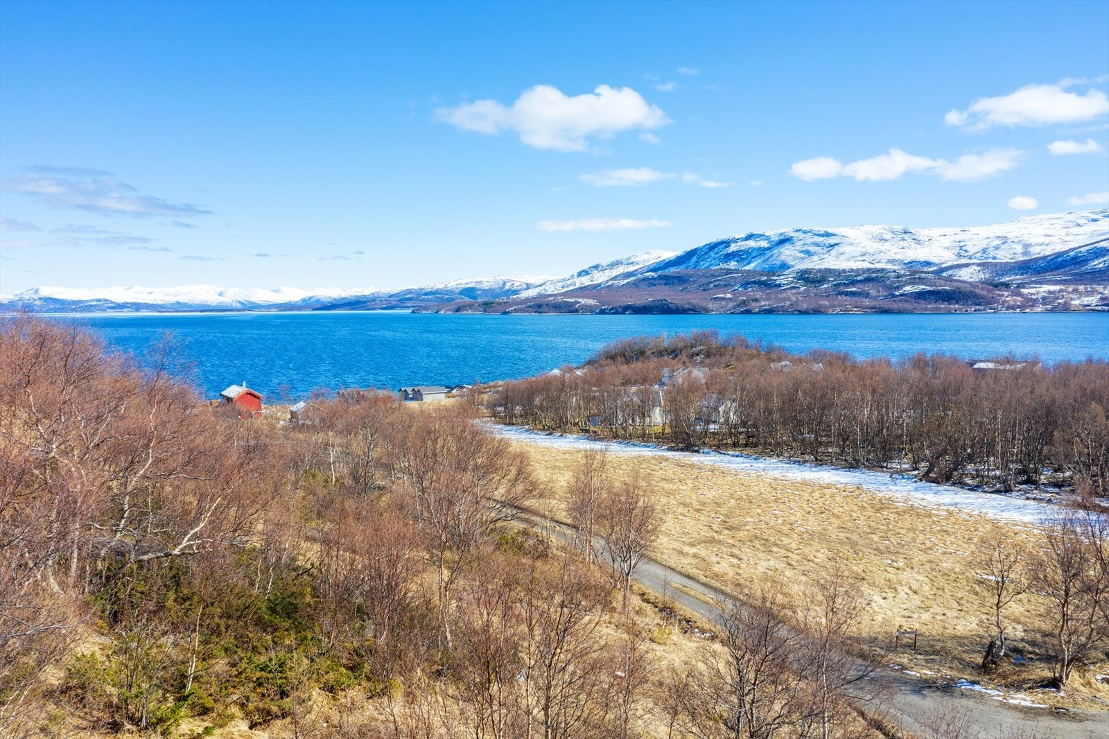 Store tur- og utmarksområder både sommer og vinter. Galleribilde