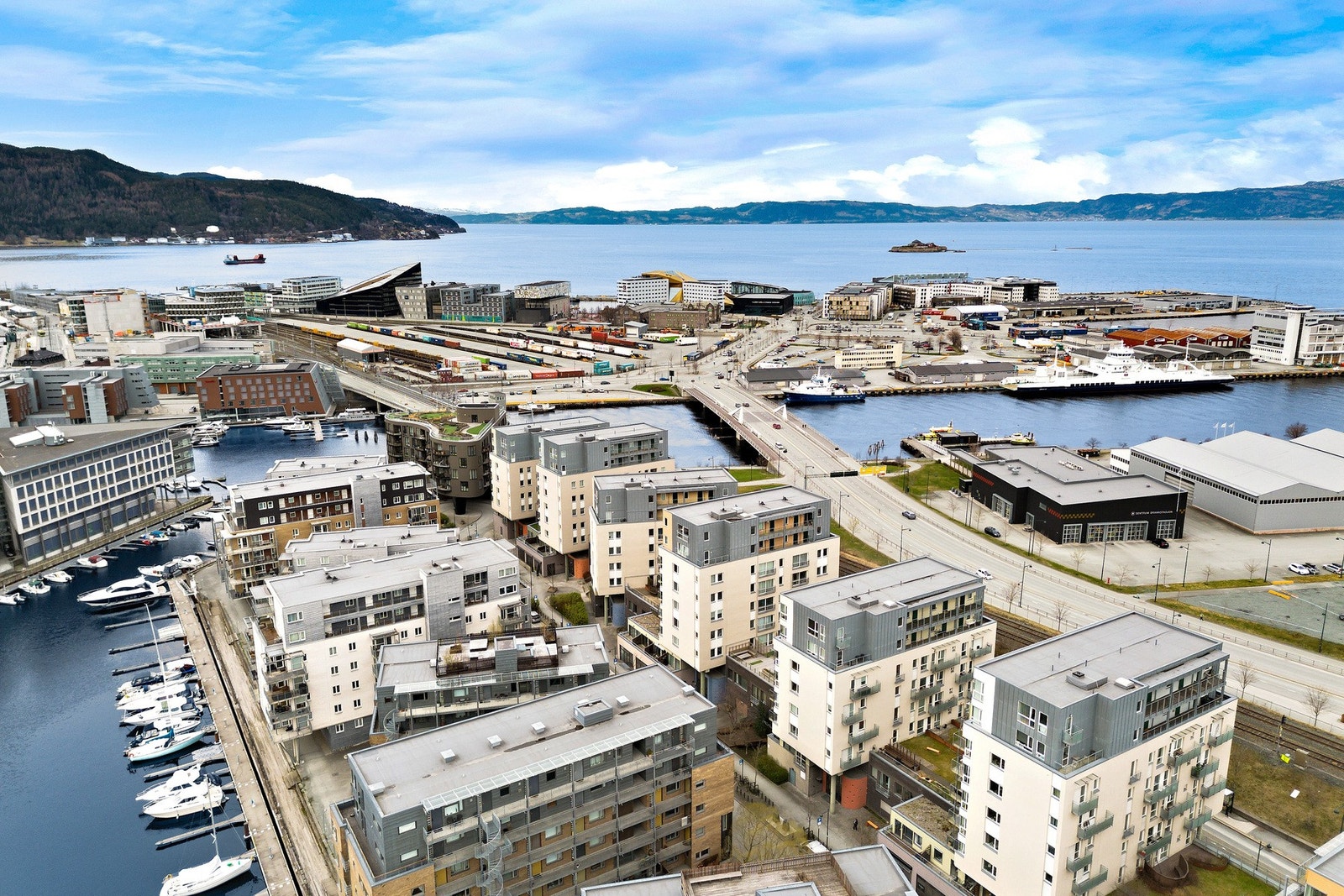 Dyre Halses gate har en sentral og attraktiv plassering i bybildet. Midt mellom bykjernen, Nyhavna og fjorden. Galleribilde