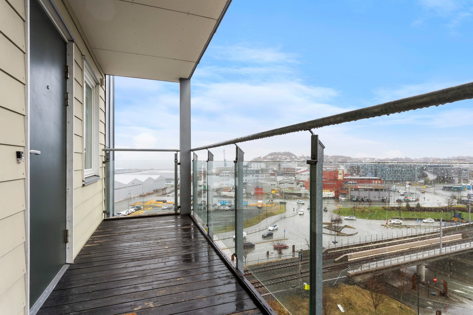 Når du kommer hjem, tar du heisen opp til toppetasjen, og følger den takoverbygde svalgangen til endestasjonen. Galleribilde