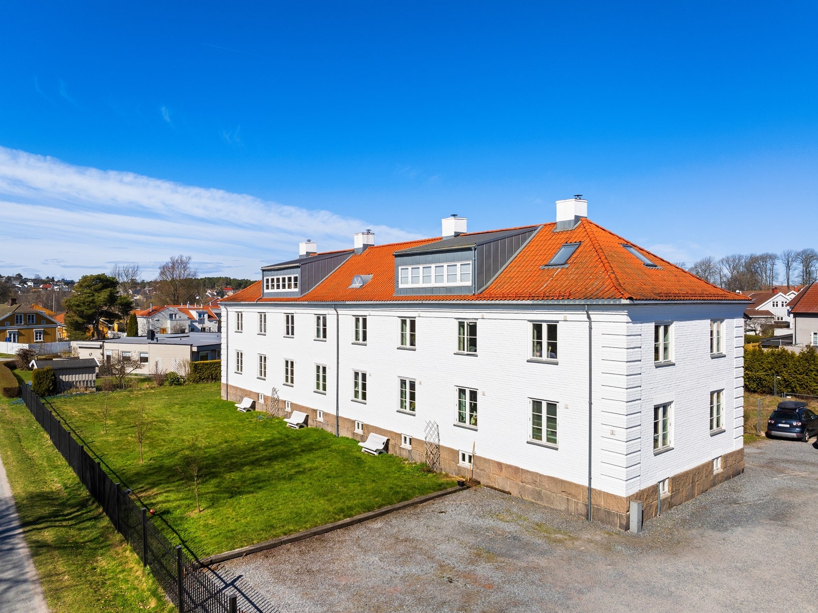I historiefylt bebyggelse fra tidlig 1900-tallet ble moderne leiligheter etablert rundt 2010. Leiligheten ligger fint til i andre etajse. Galleribilde