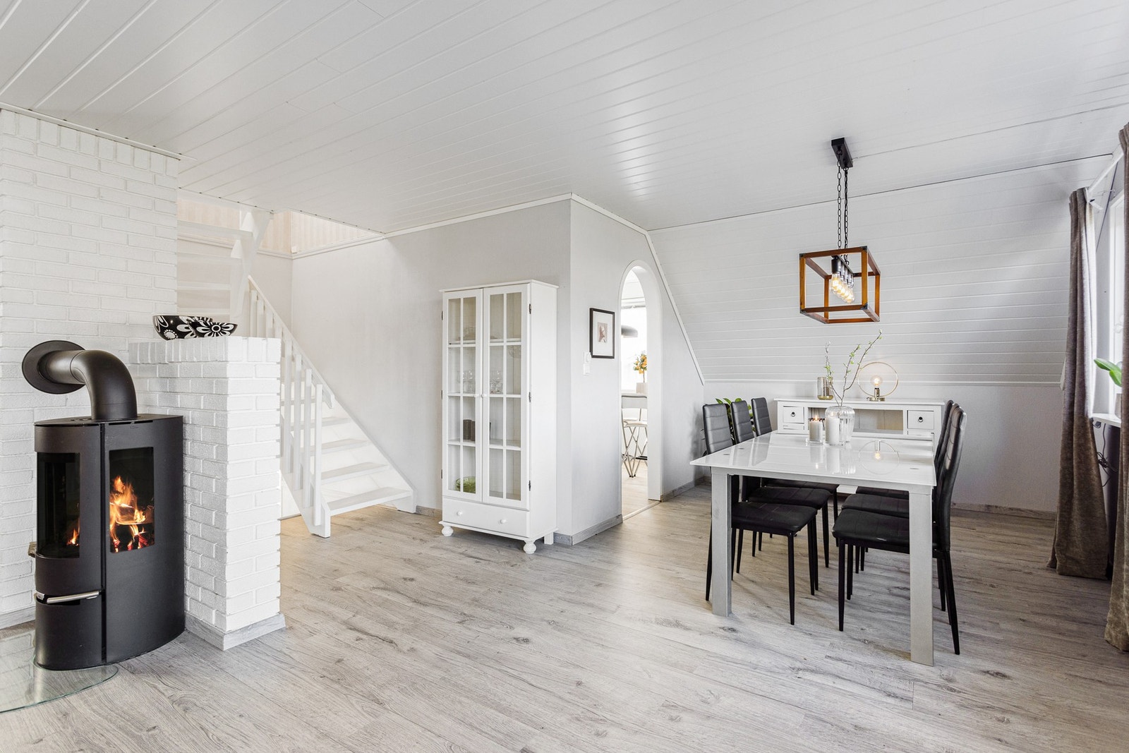 Vedovn i stue som varmer godt i kaldere årstider. Galleribilde