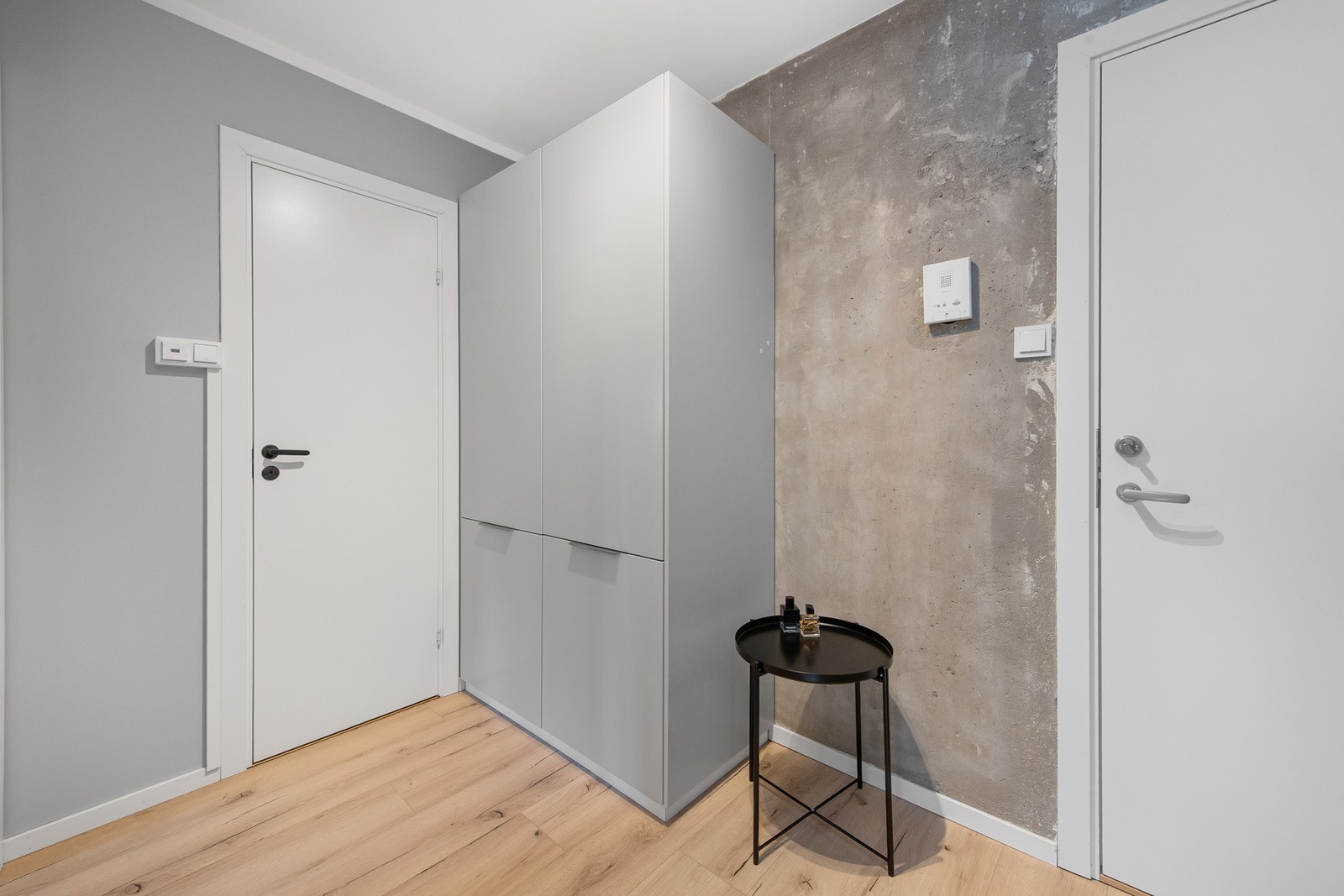 Planløsningen er praktisk og gir god romutnyttelse, med naturlig flyt mellom oppholdsrommene. Galleribilde