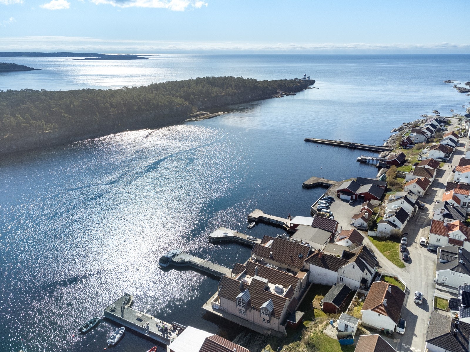 Meglerhuset Telemark v/ Eiendomsmegler MNEF Per Arne Helland har gleden av å vise frem denne nydelige leiligheten i Vaterlandsgate i idylliske Langesund. Galleribilde