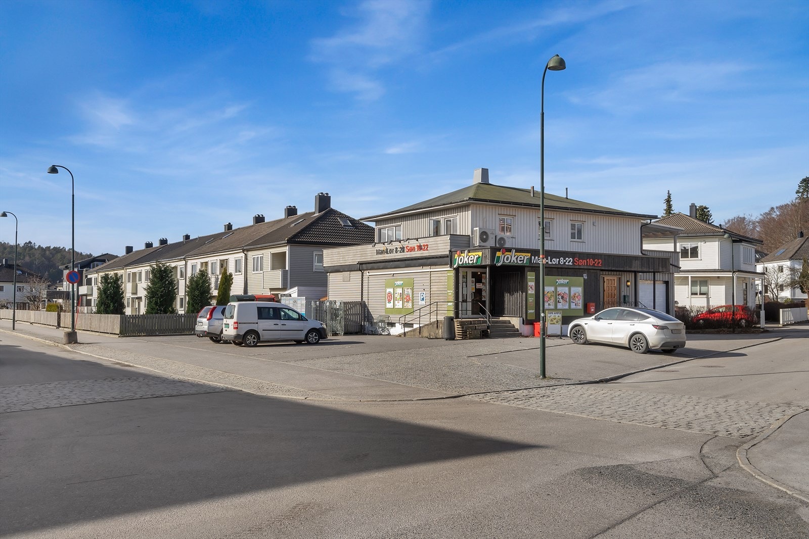 2 minutters gange til søndagsåpen butikk. Galleribilde